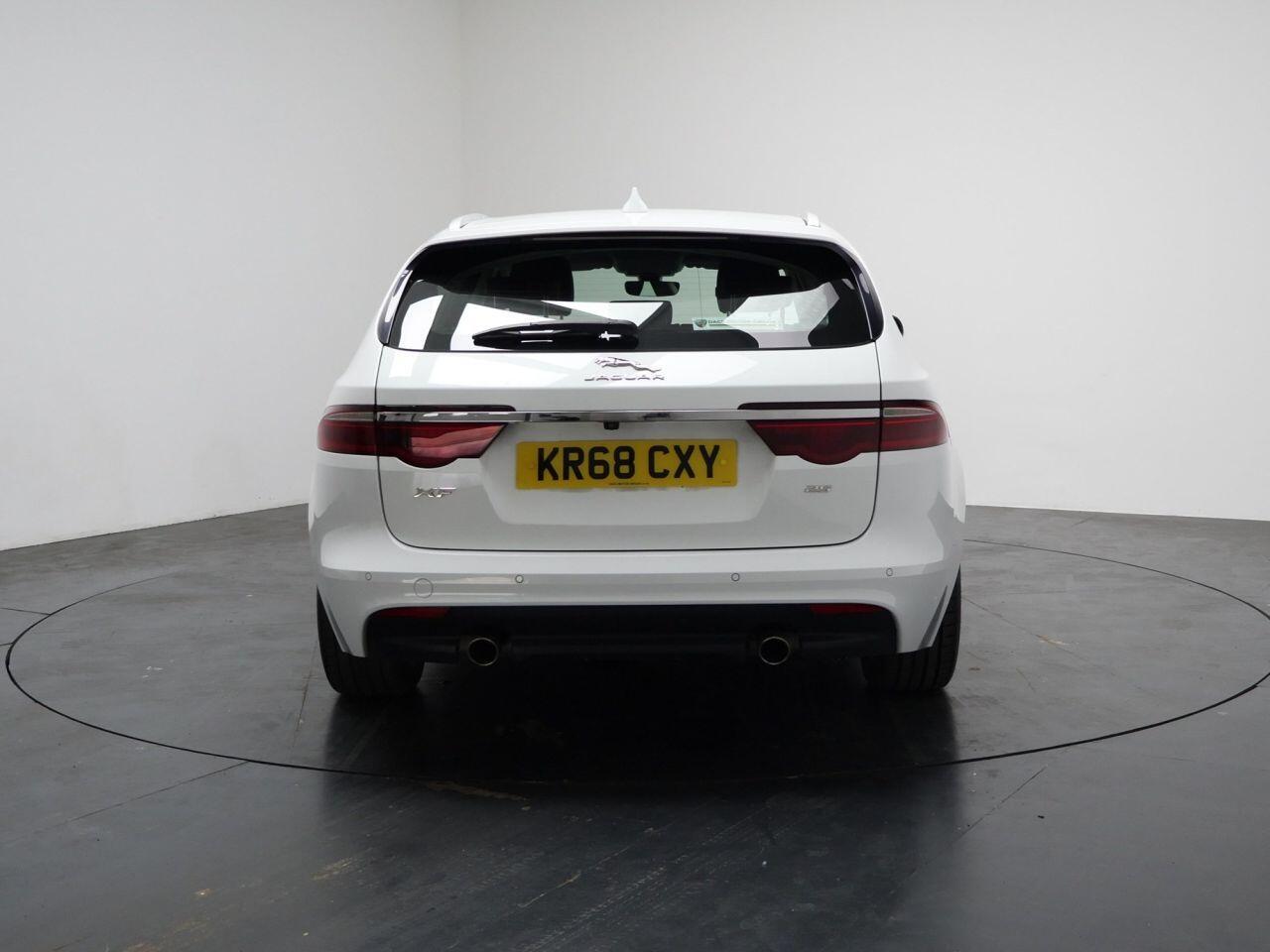 Jaguar XF - Image 11