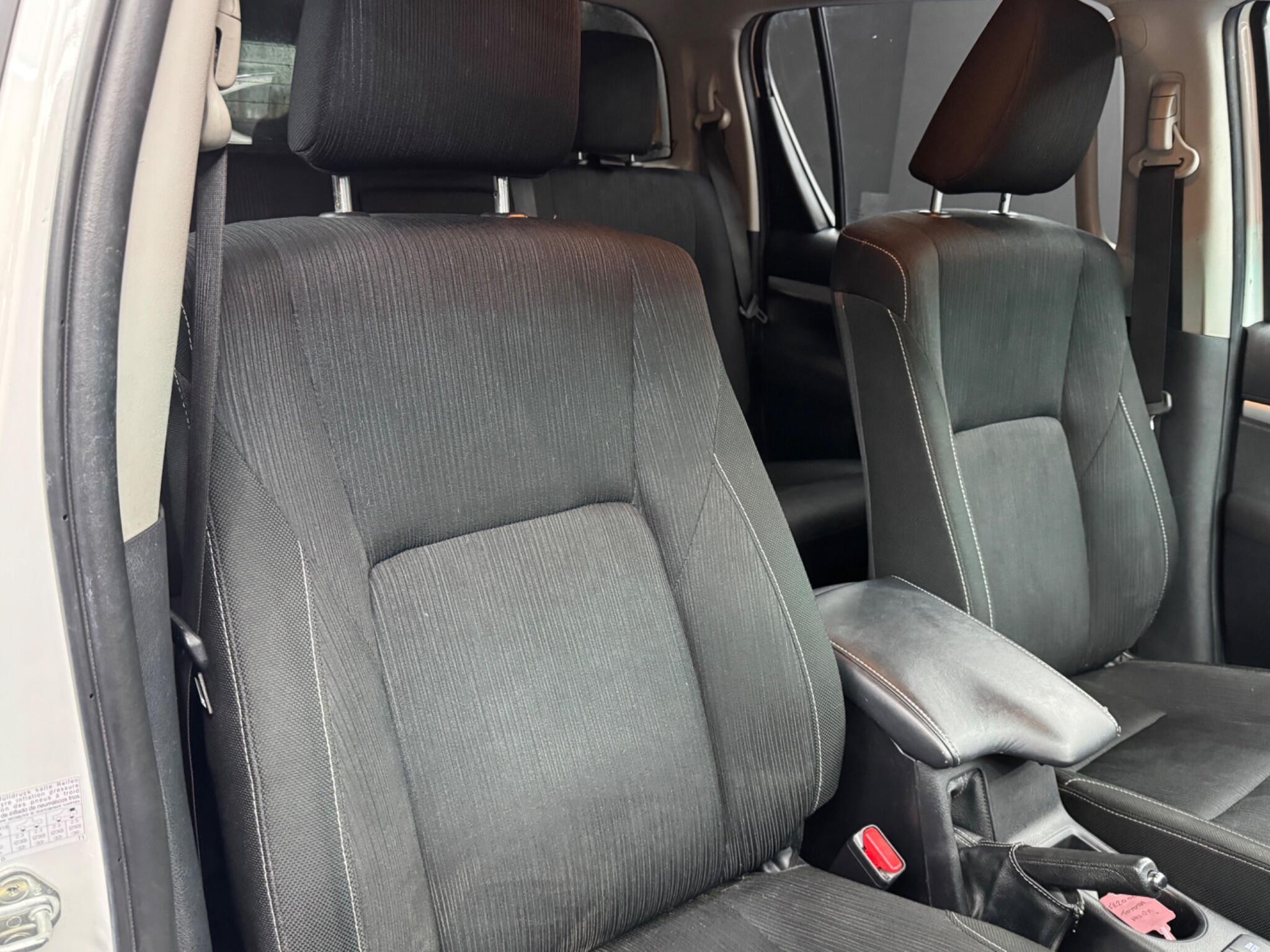 Toyota Hilux - Image 12