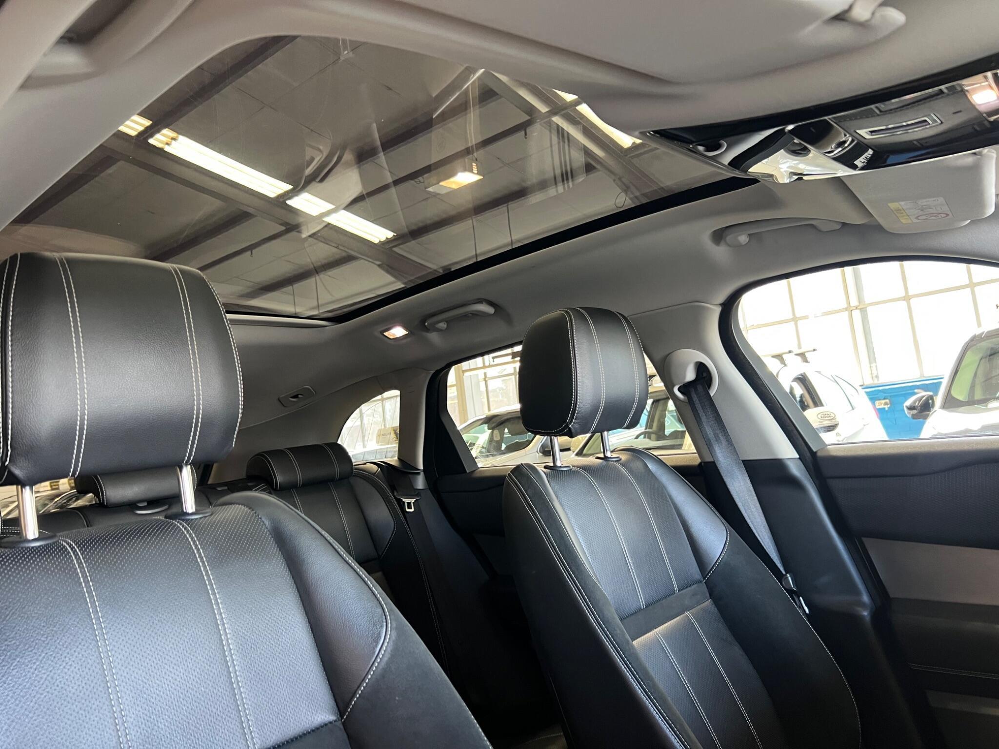 Land Rover Range Rover Velar - Image 22