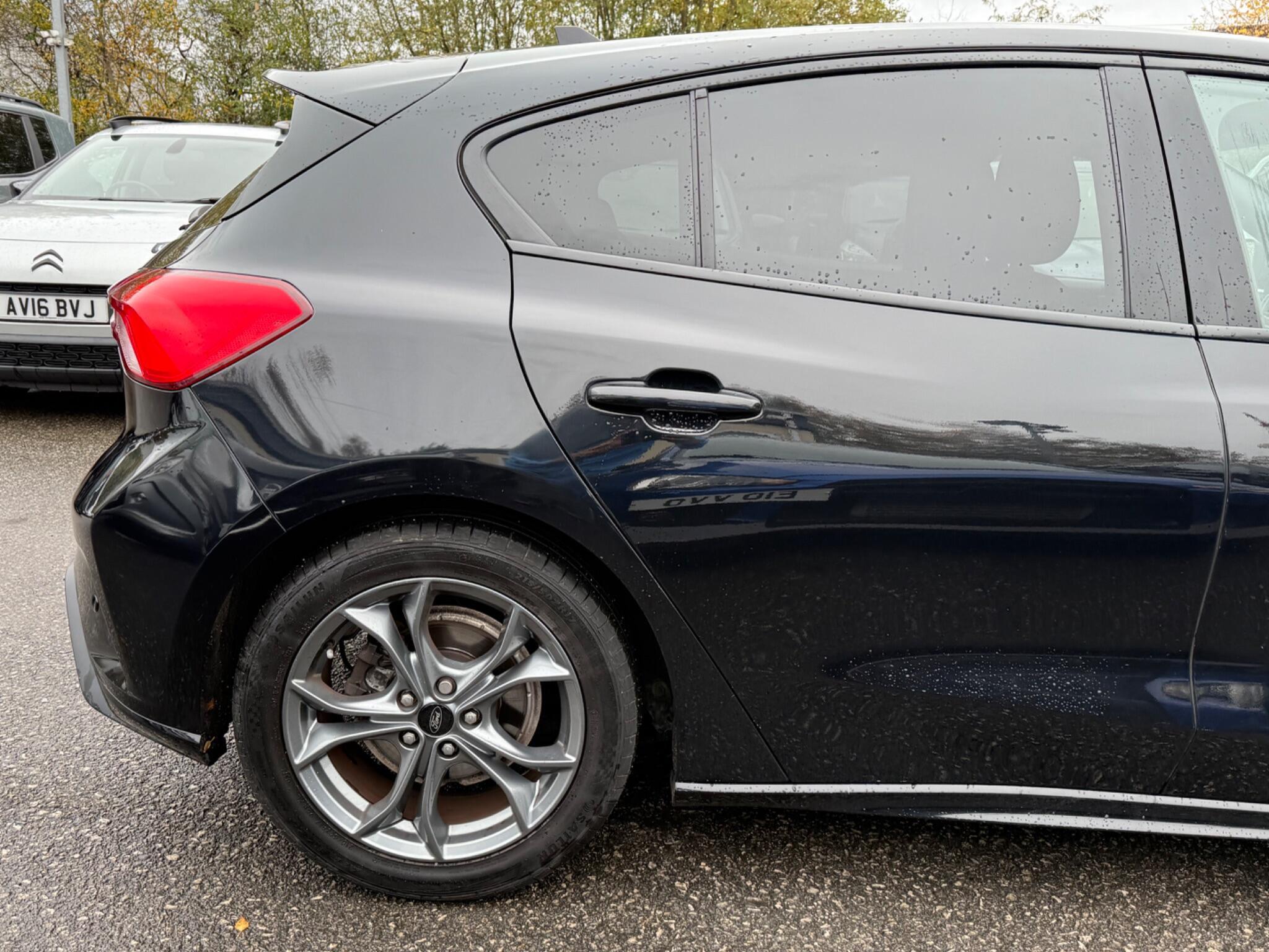 Ford Focus - Image 16