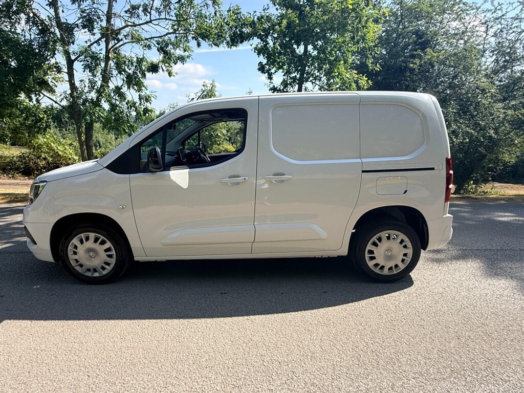 Vauxhall Combo - Image 15