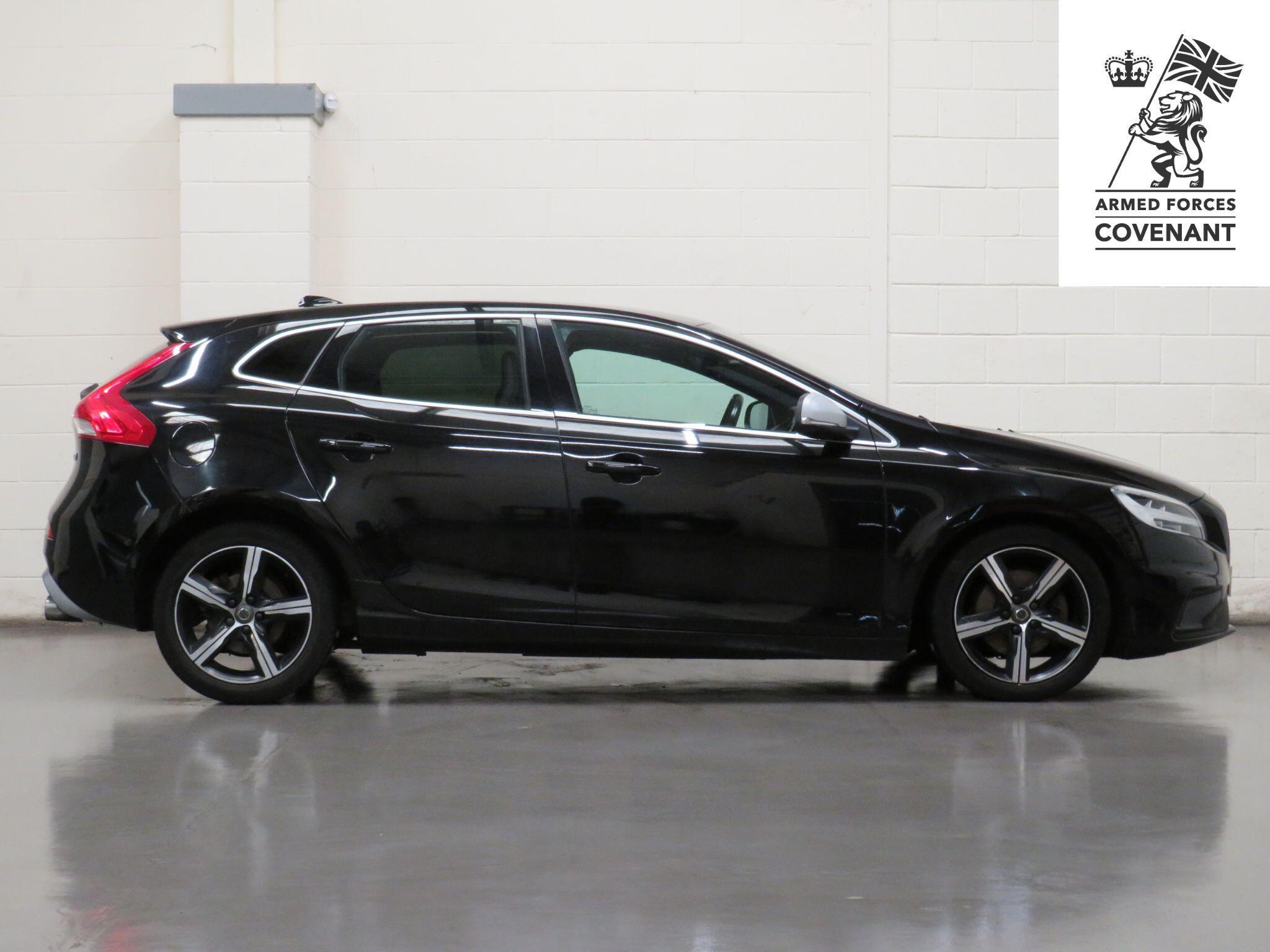 Volvo V40 - Image 2