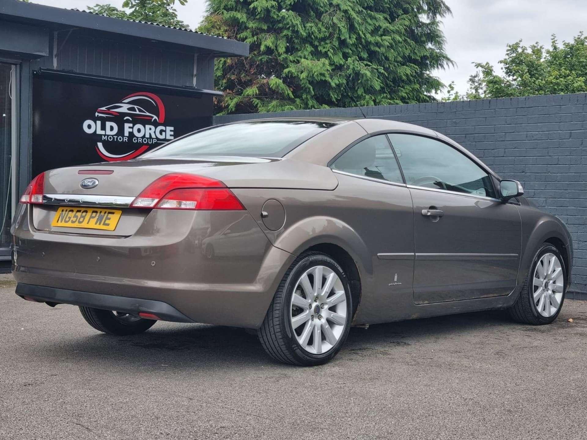 Ford Focus - Image 23