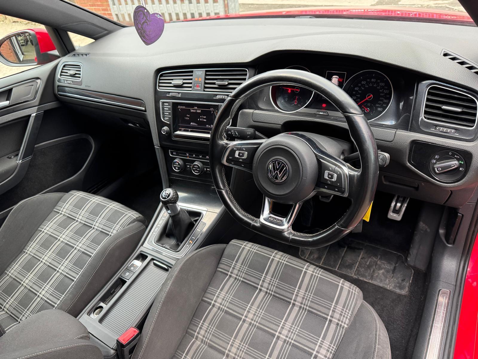 Volkswagen Golf - Image 22