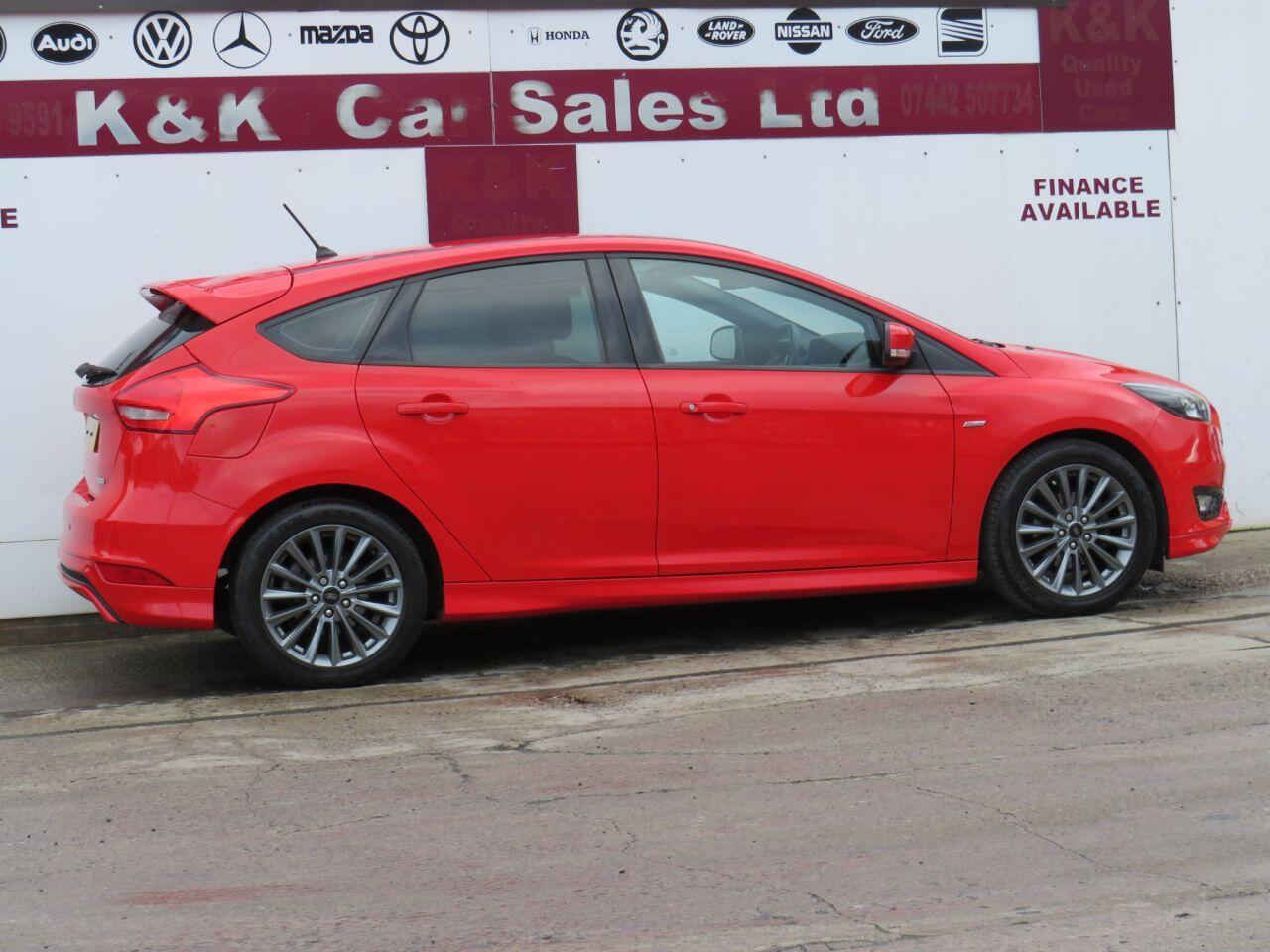 Ford Focus - Image 25