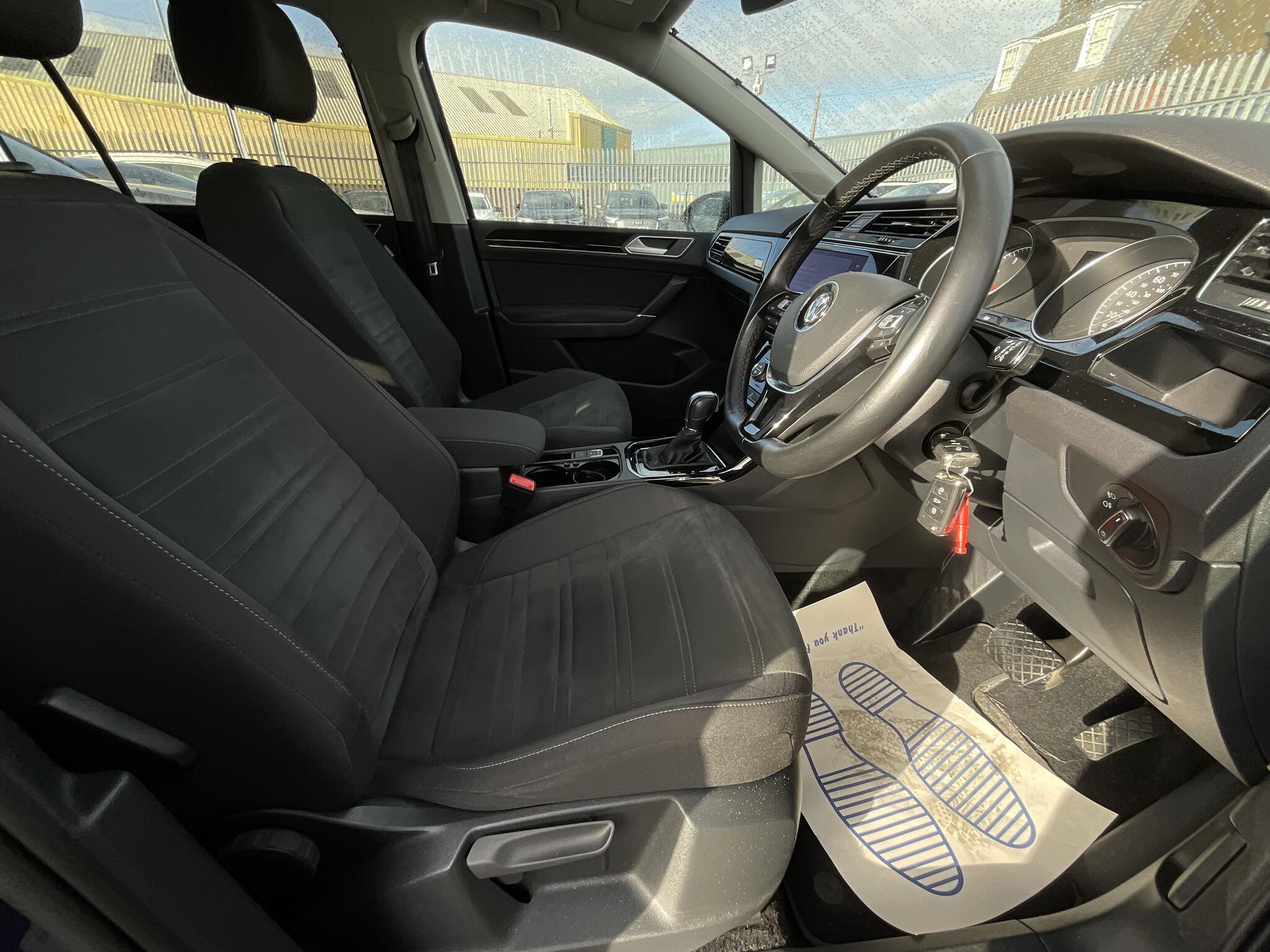 Volkswagen Touran - Image 9
