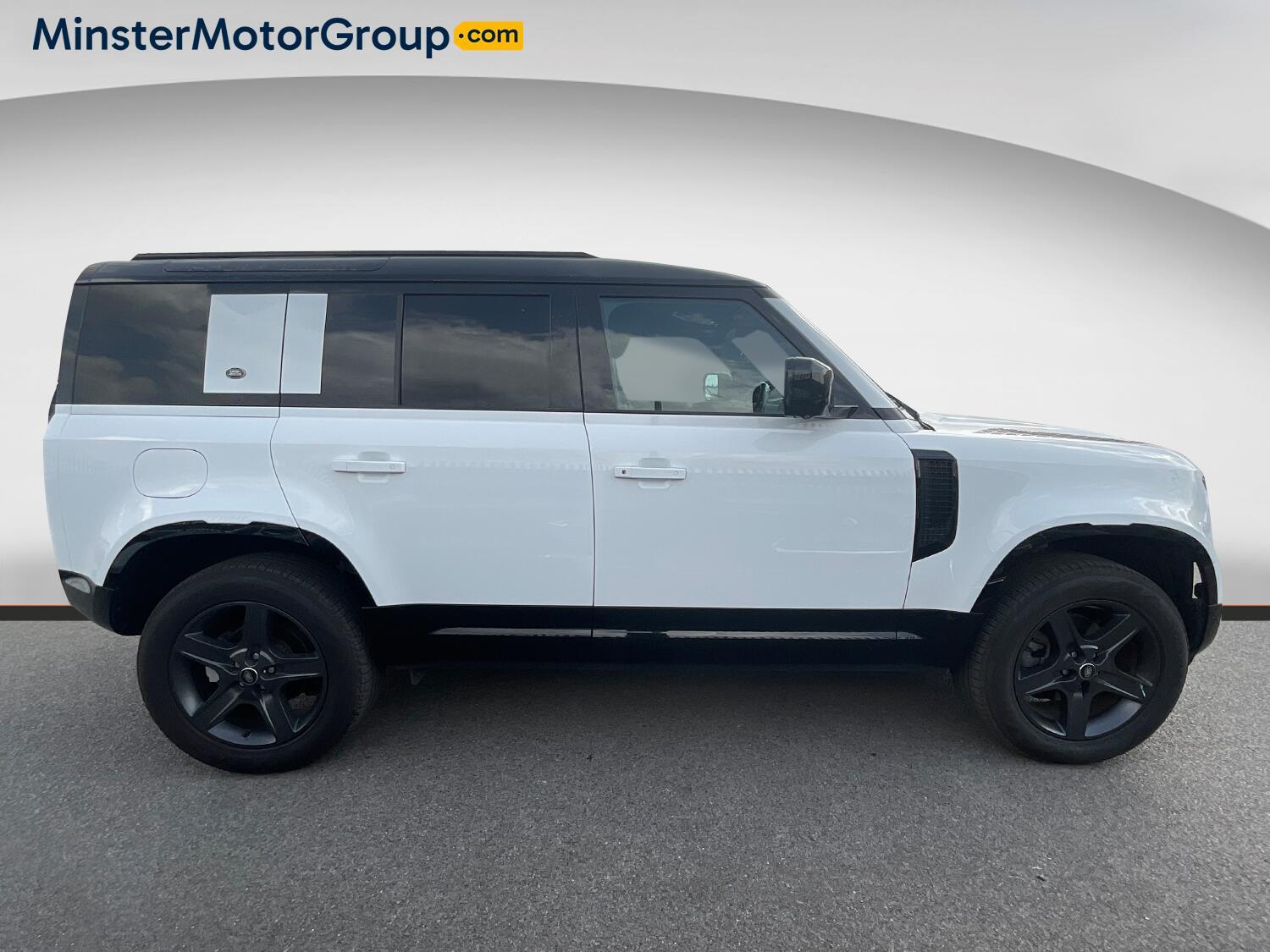 Land Rover Defender - Image 2