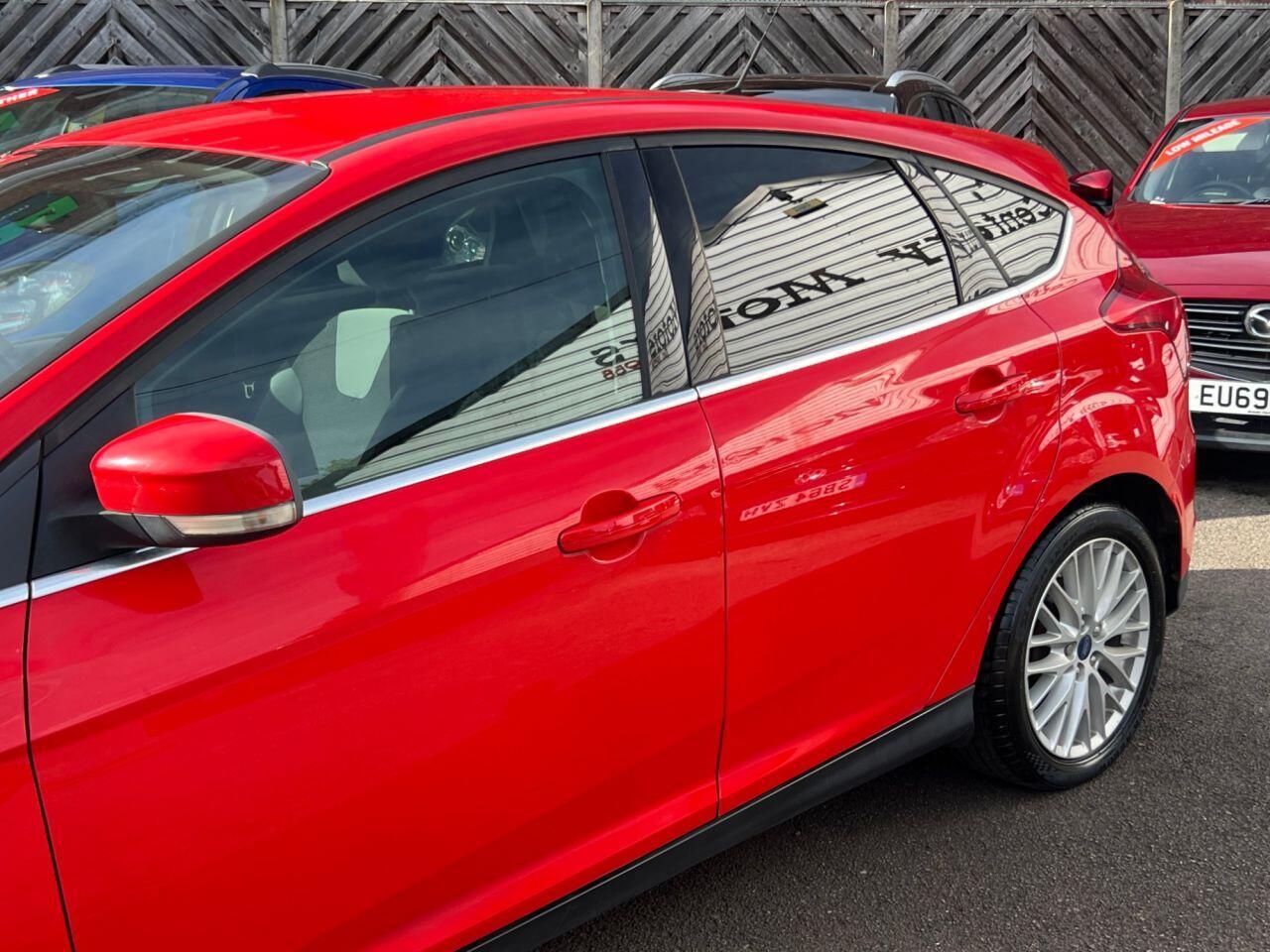 Ford Focus - Image 9
