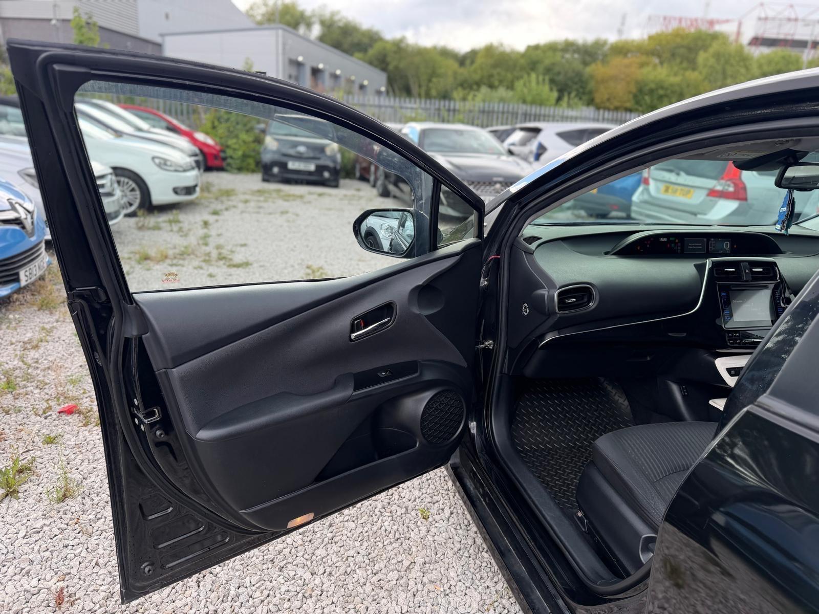 Toyota Prius - Image 10