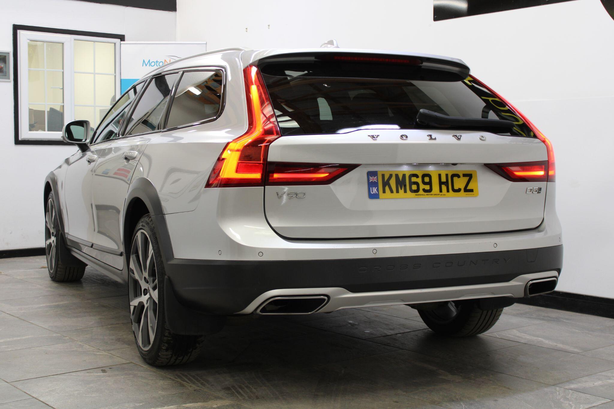 Volvo V90 CROSS COUNTRY - Image 17