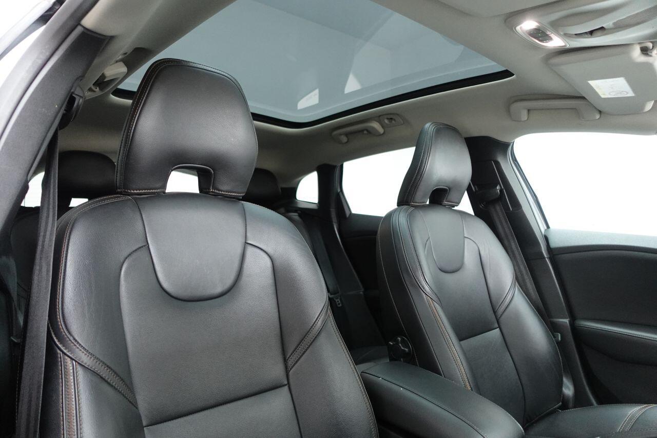Volvo V40 CROSS COUNTRY - Image 3