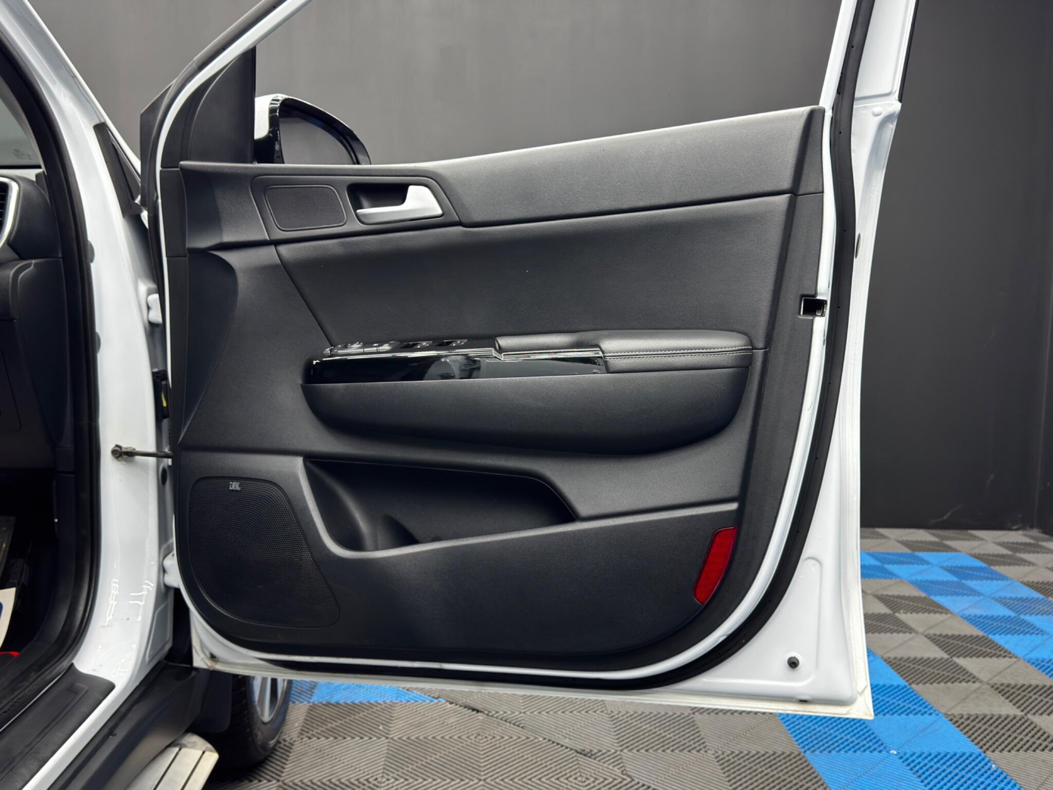 Kia Sportage - Image 36