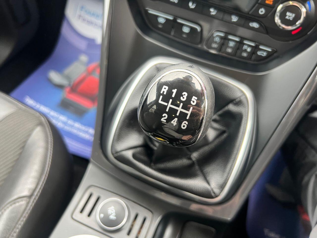 Ford Kuga - Image 34