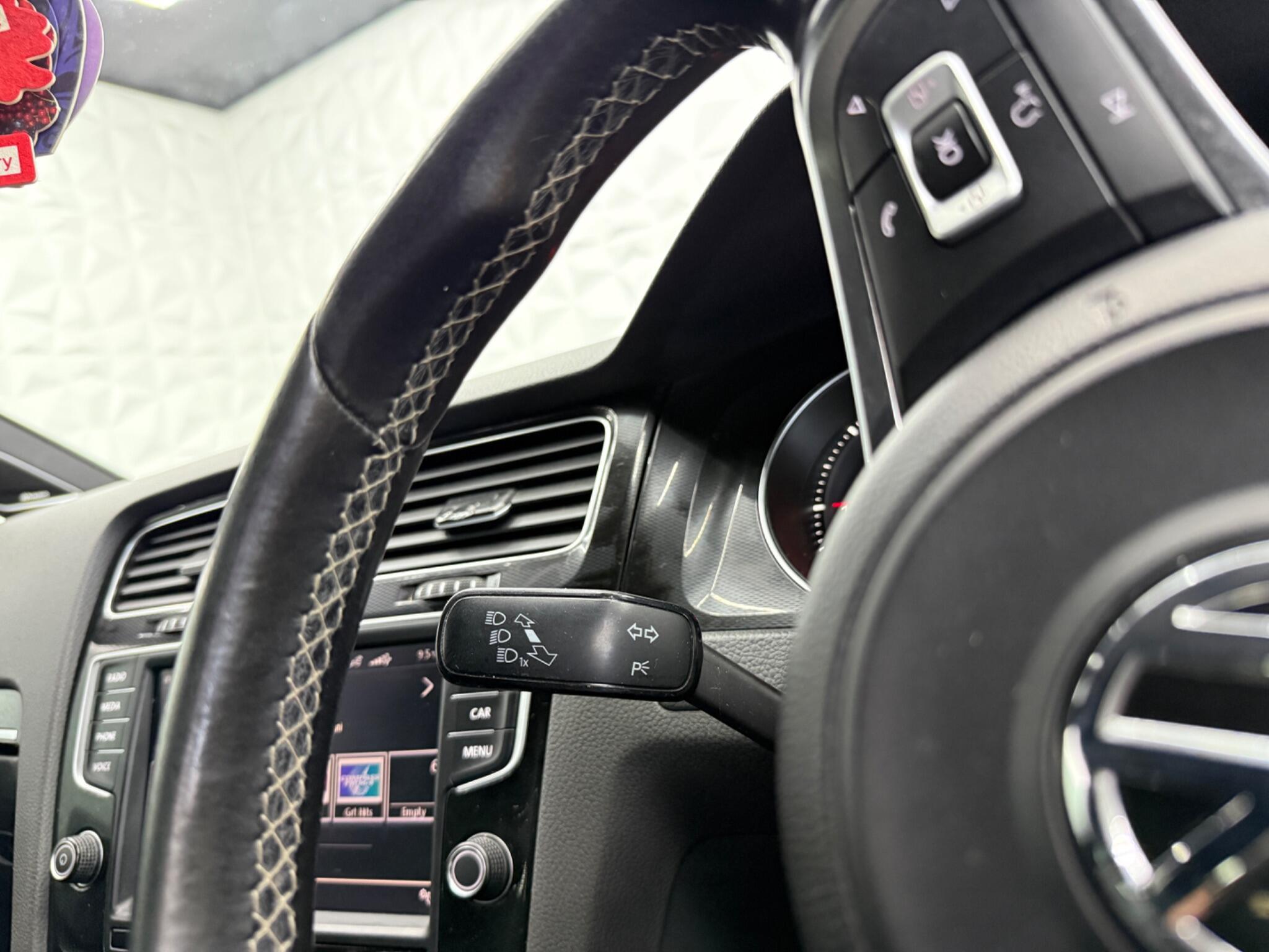 Volkswagen Golf - Image 30