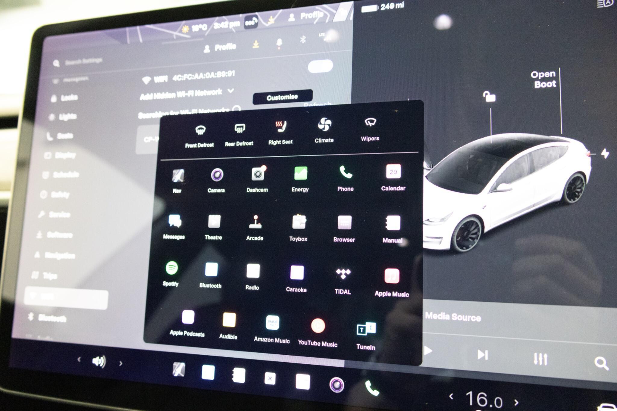 Tesla Model 3 - Image 16