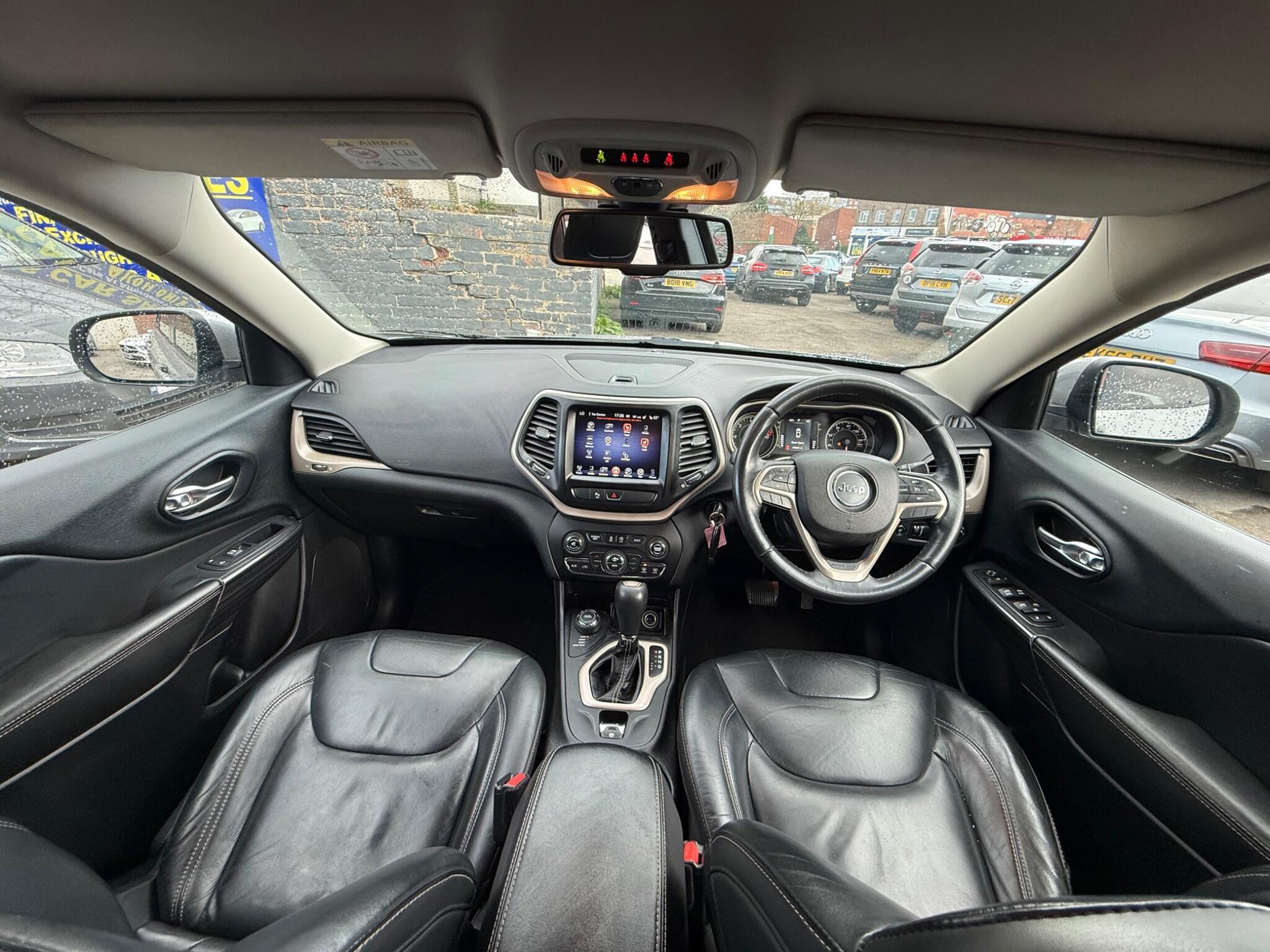 Jeep Cherokee - Image 19