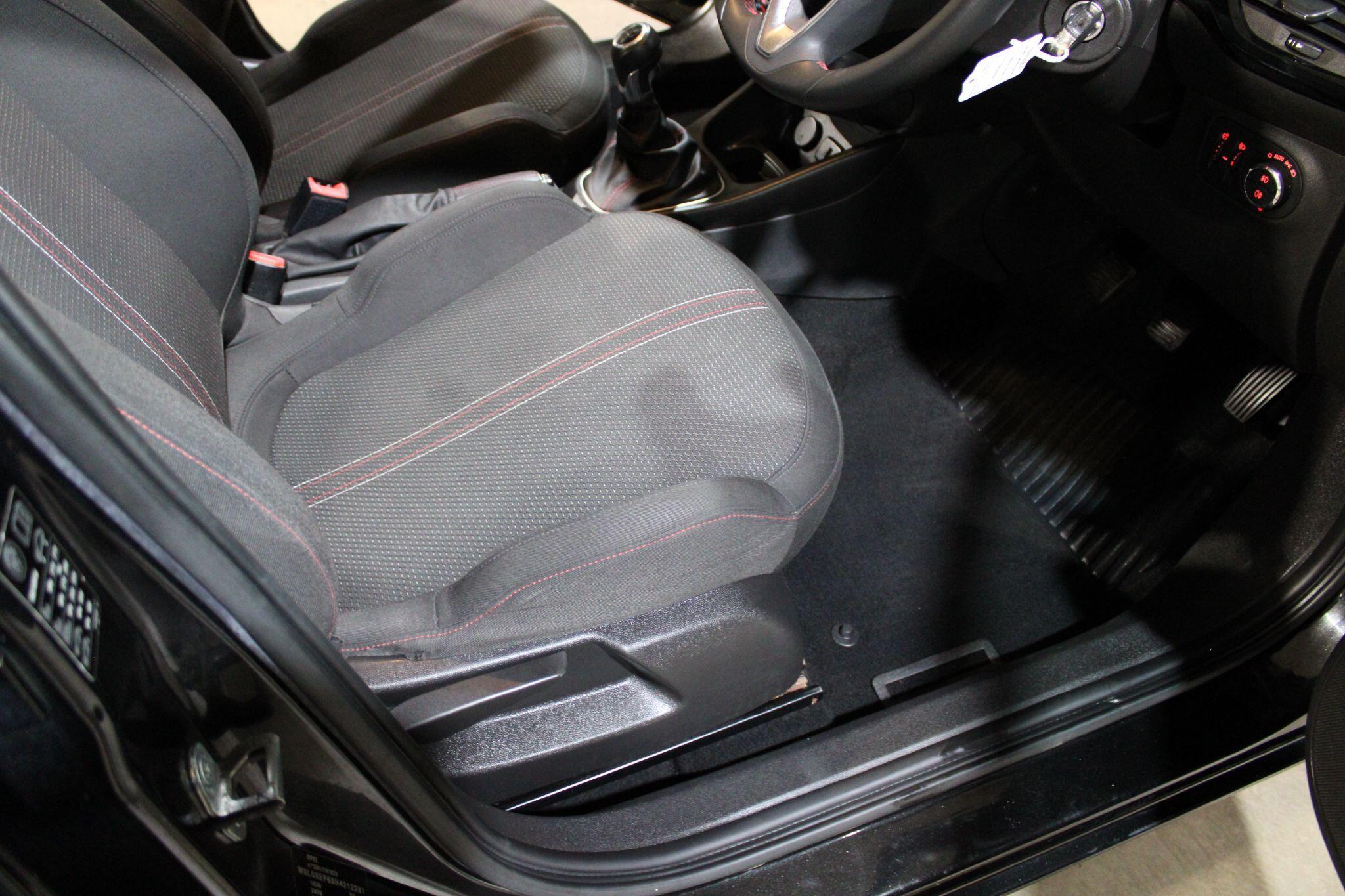 Vauxhall Corsa - Image 15