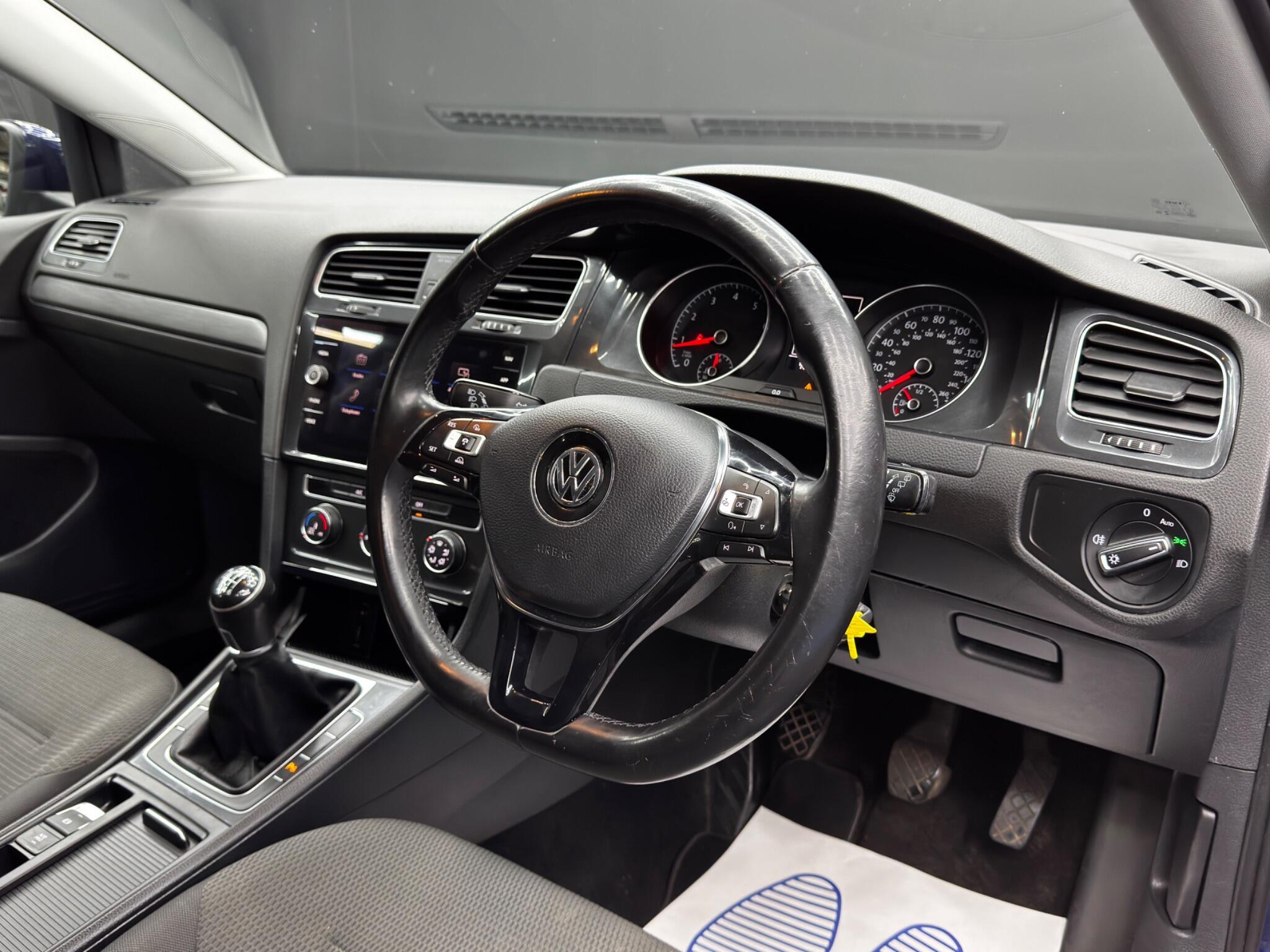 Volkswagen Golf - Image 9