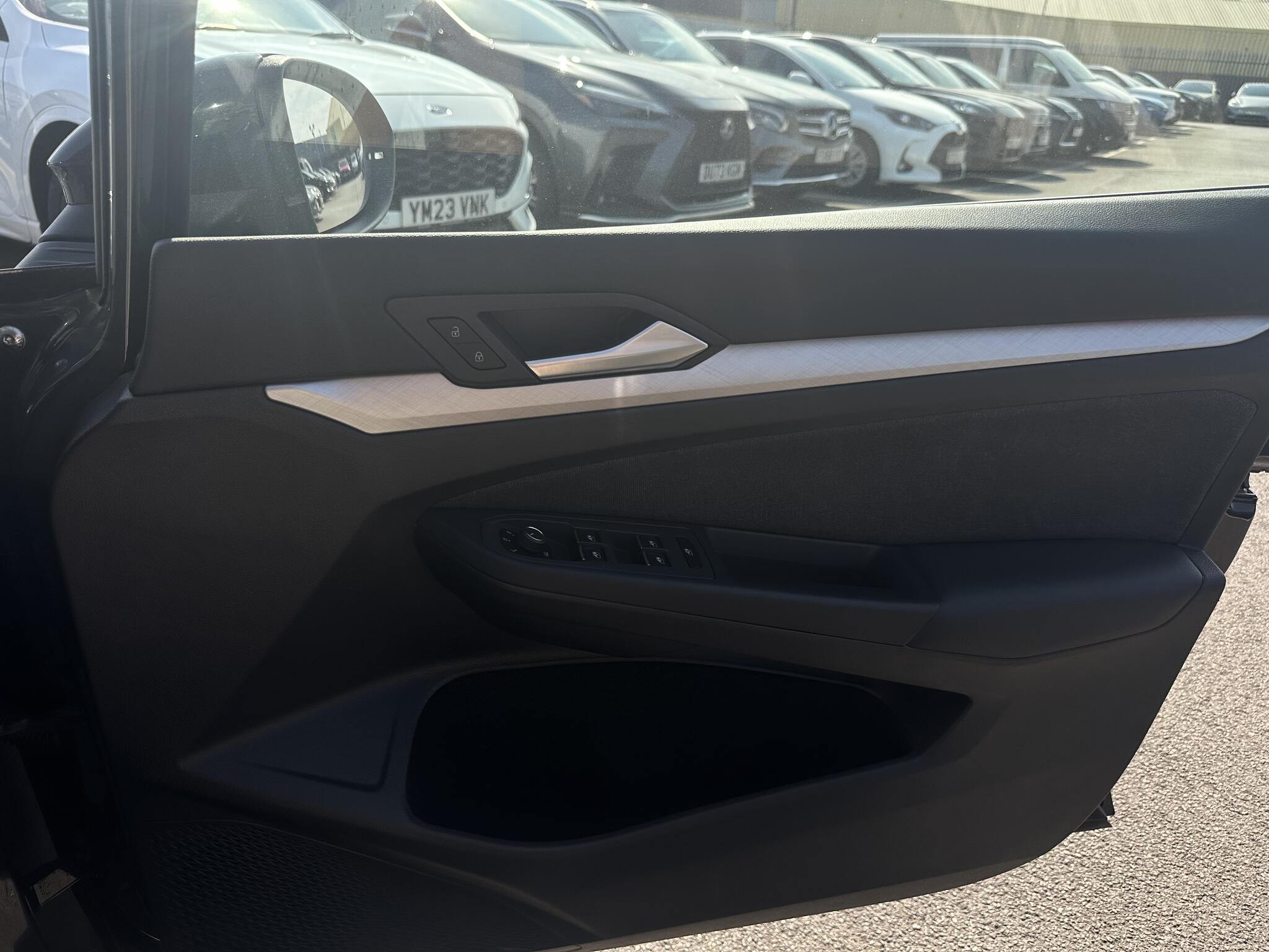 Volkswagen Golf - Image 13