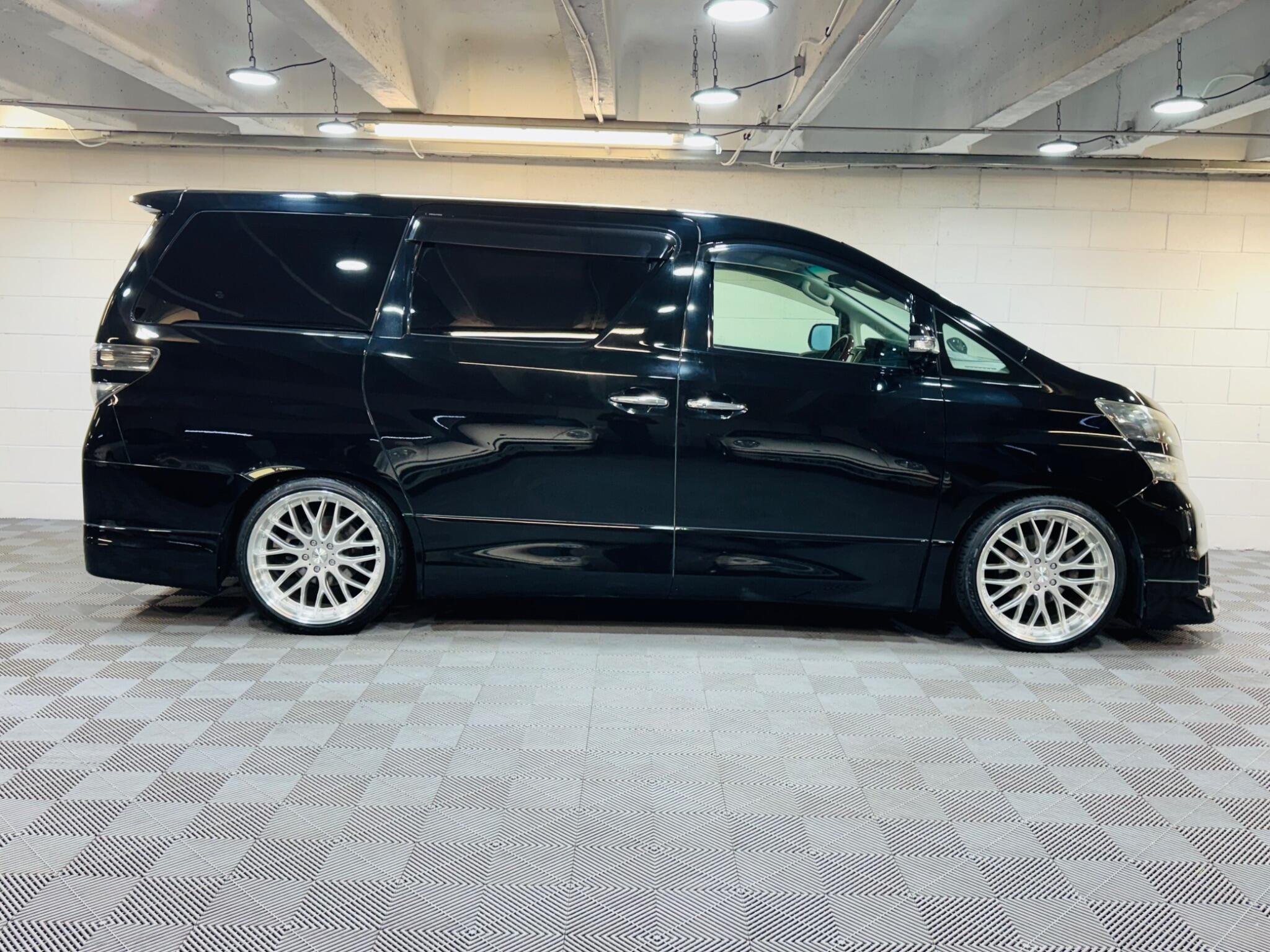 Toyota Vellfire - Image 6