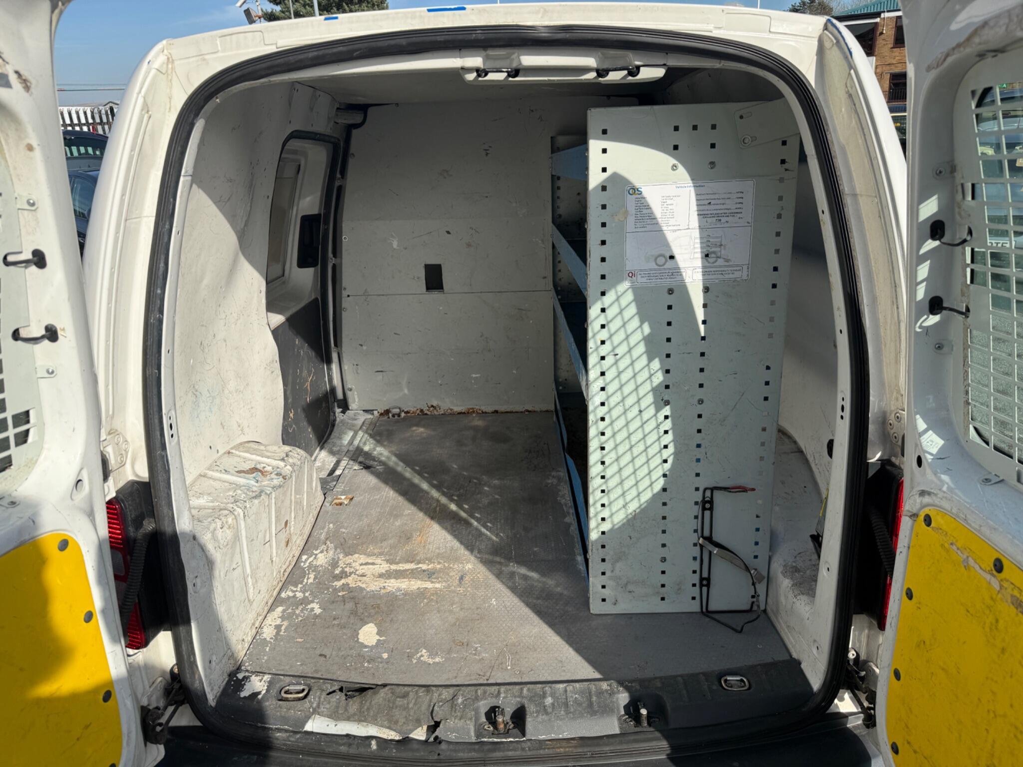 Volkswagen Caddy - Image 37