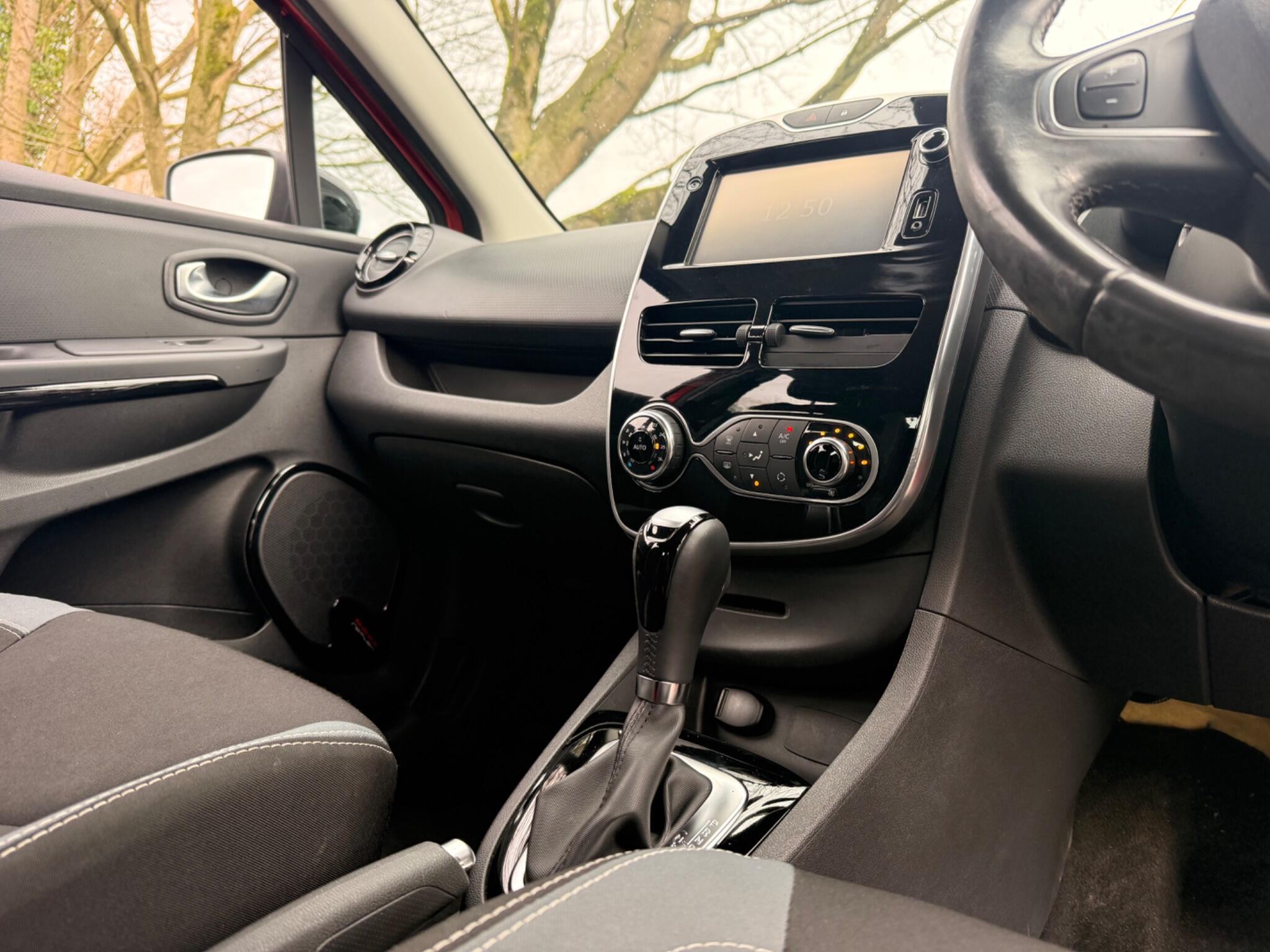 Renault Clio - Image 38