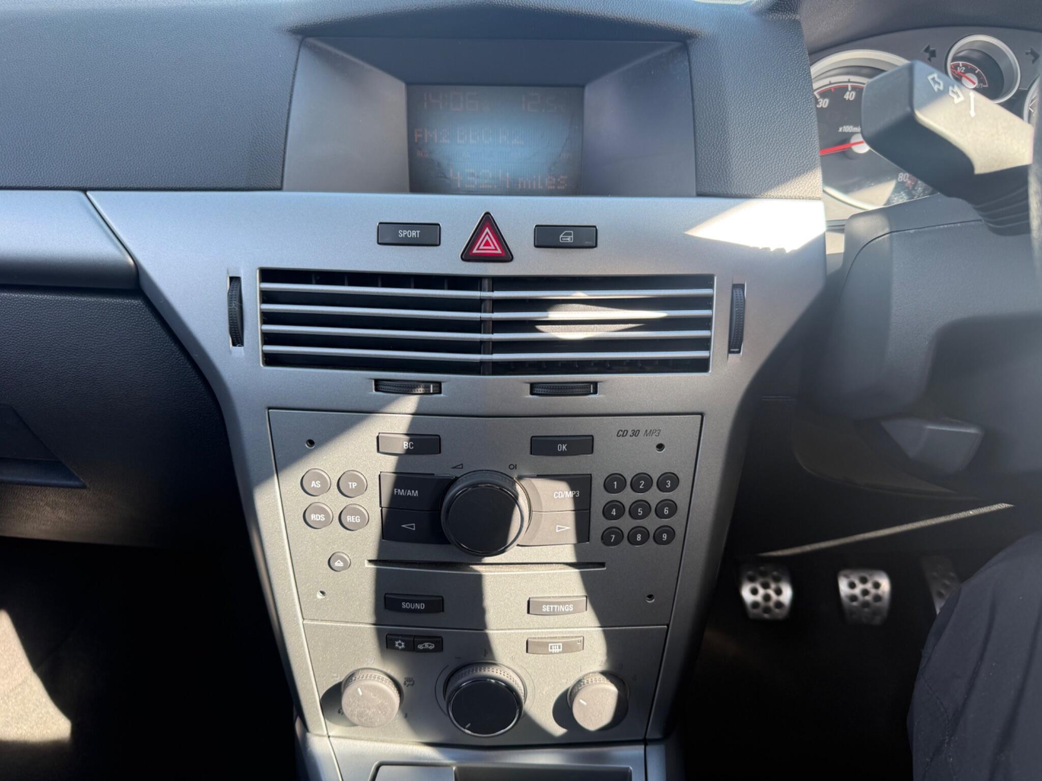 Vauxhall Astra - Image 37