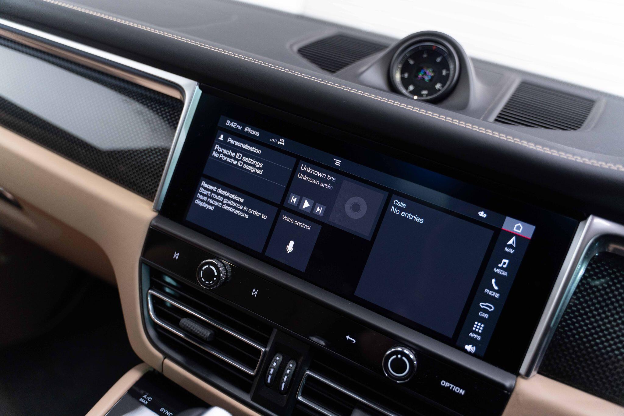 Porsche Macan - Image 38