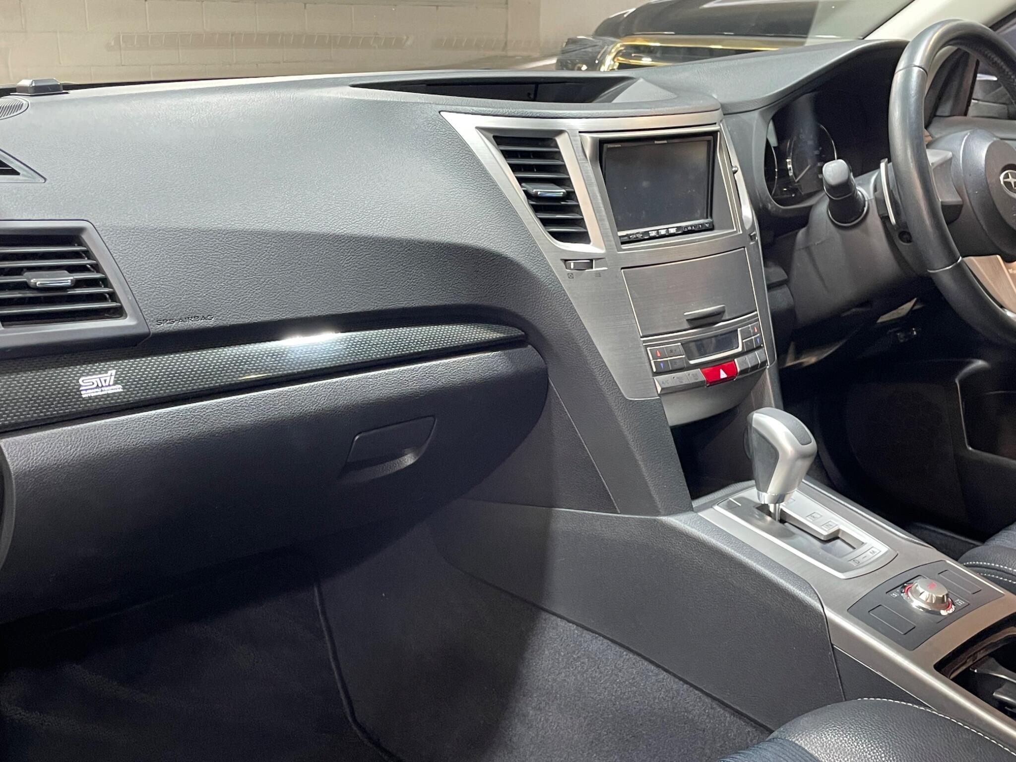 Subaru Legacy - Image 10