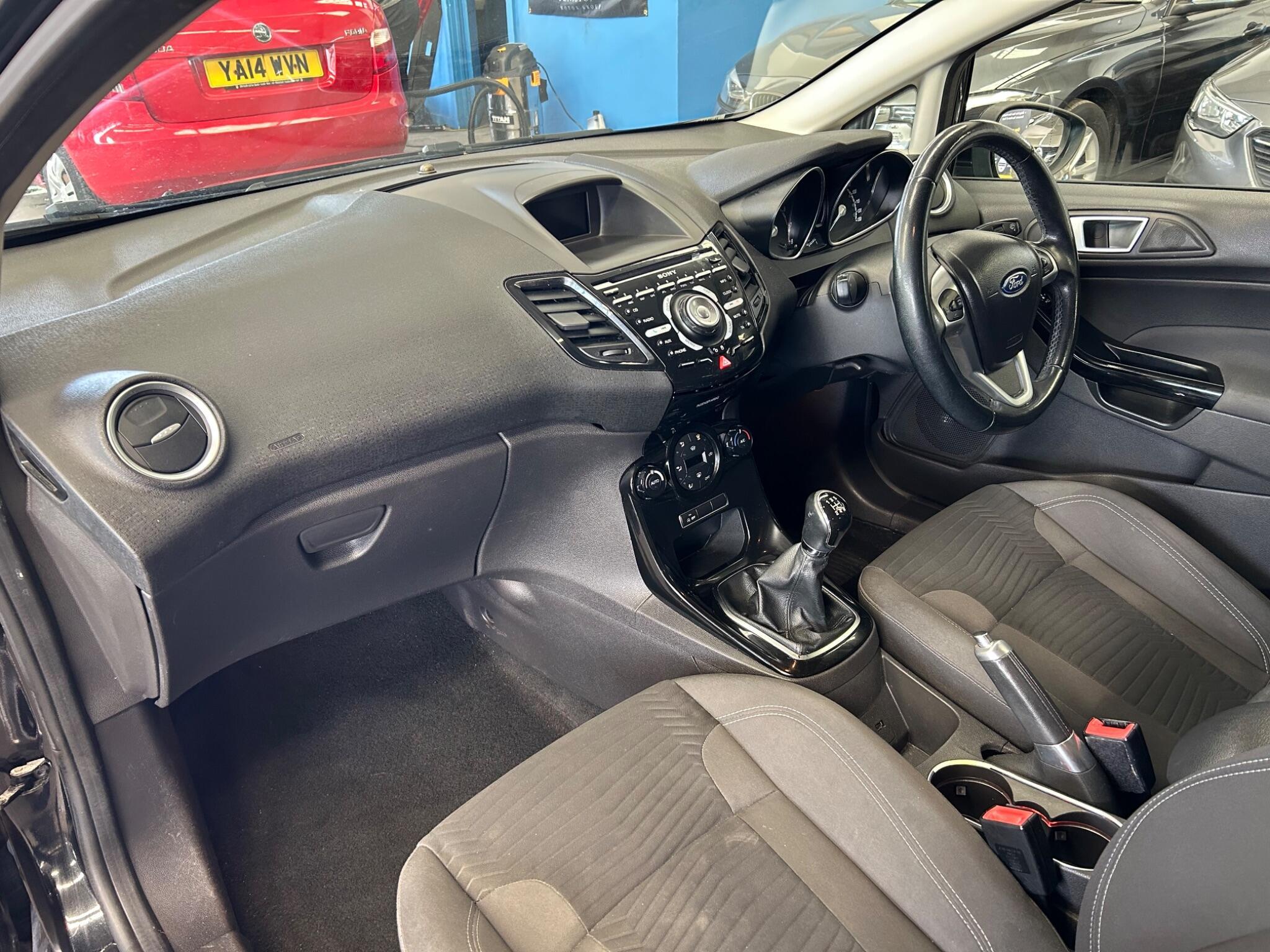 Ford Fiesta - Image 14