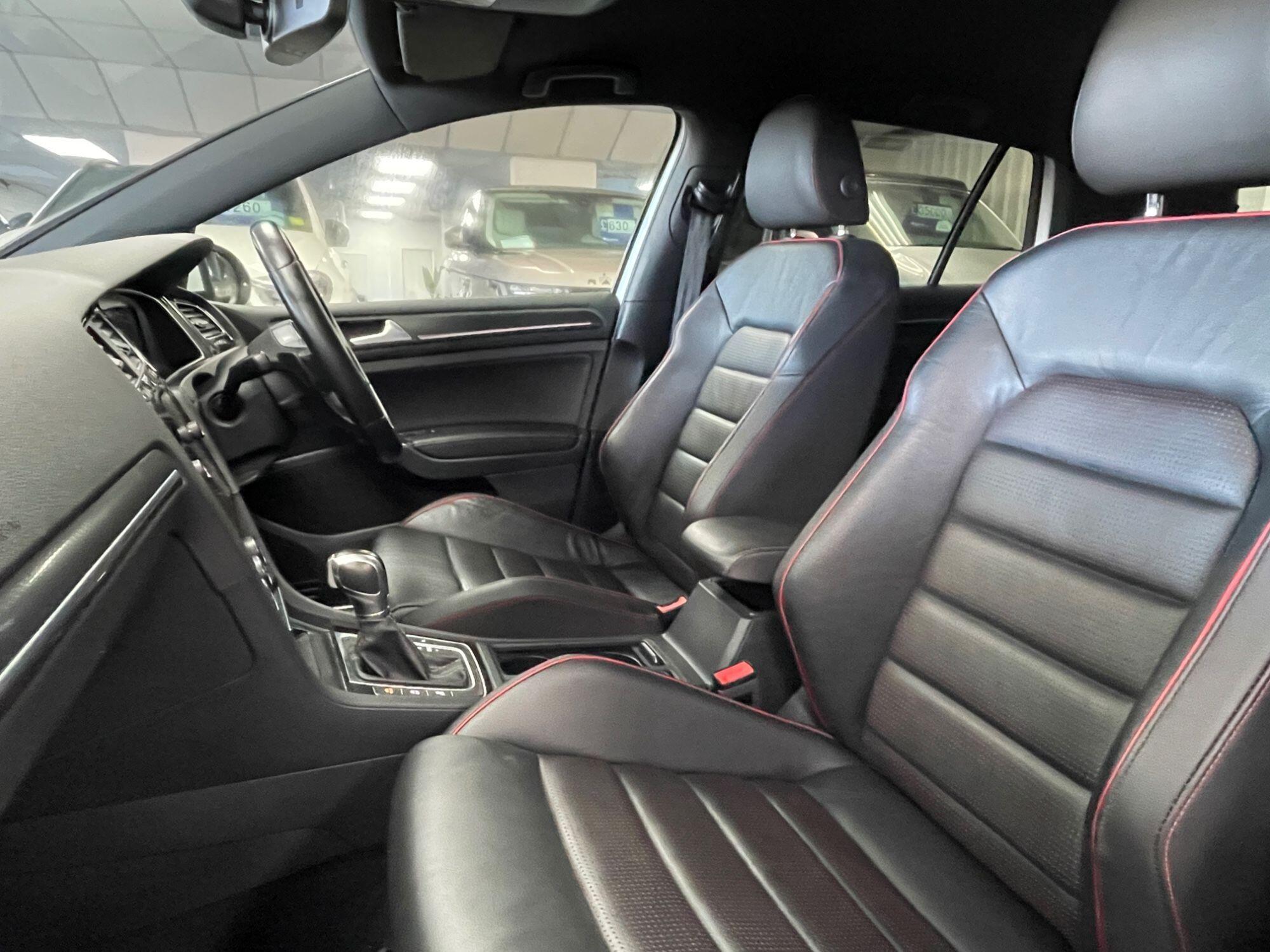 Volkswagen Golf - Image 33