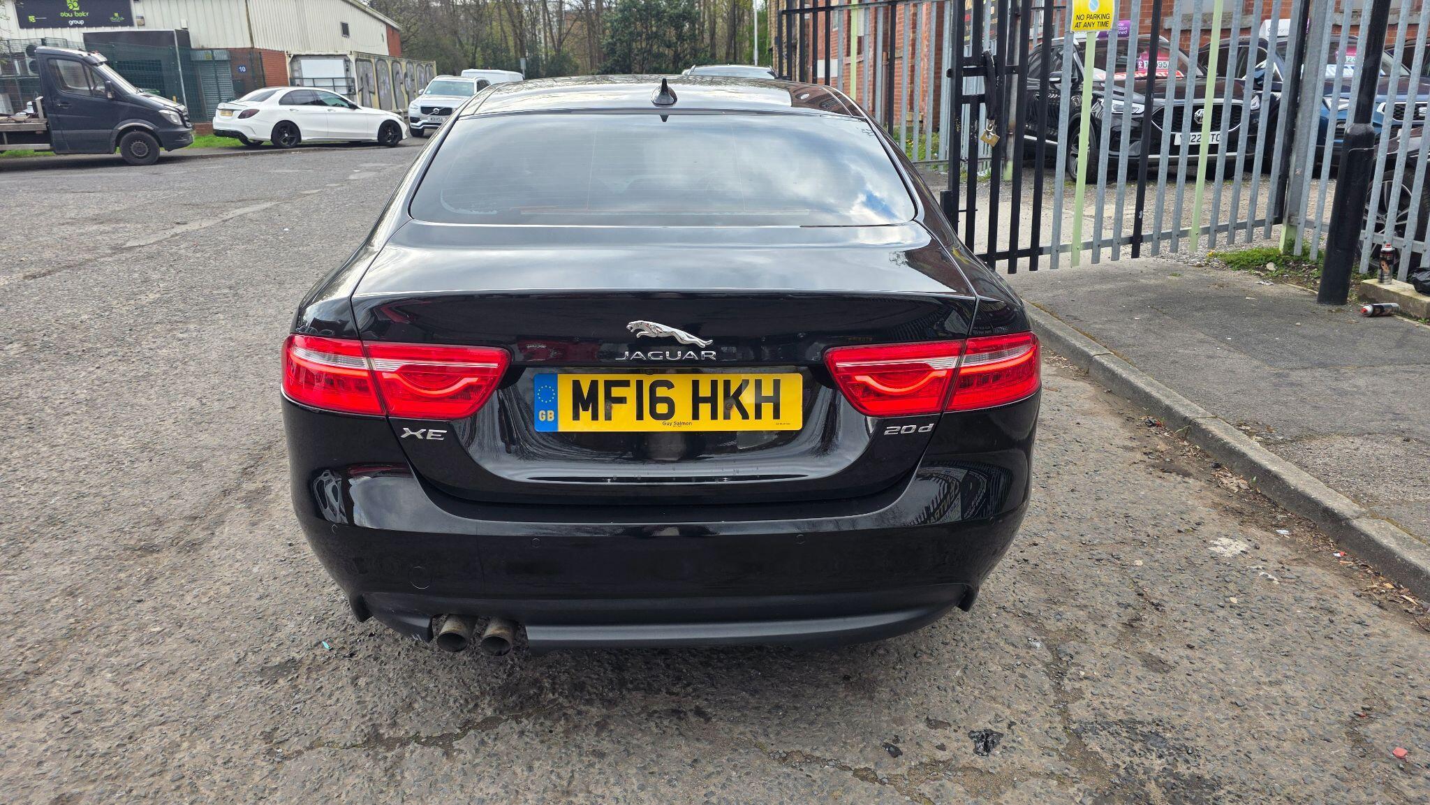 Jaguar XE - Image 13