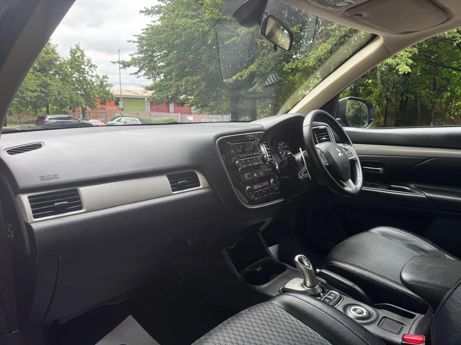 Mitsubishi Outlander - Image 19