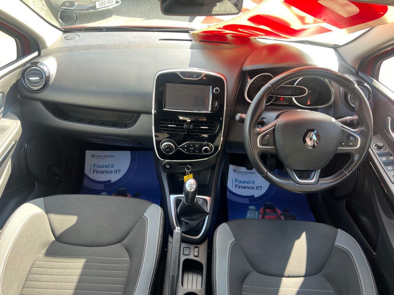 Renault Clio - Image 18