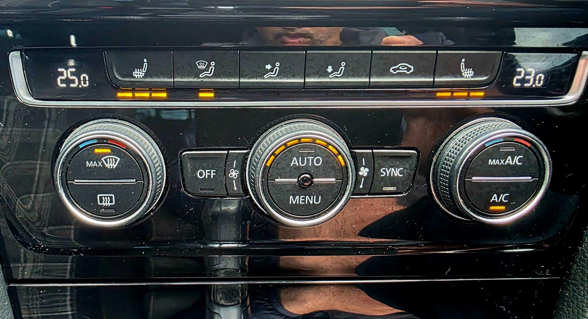 Volkswagen Golf - Image 29