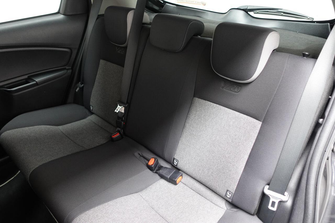 Toyota Yaris - Image 20