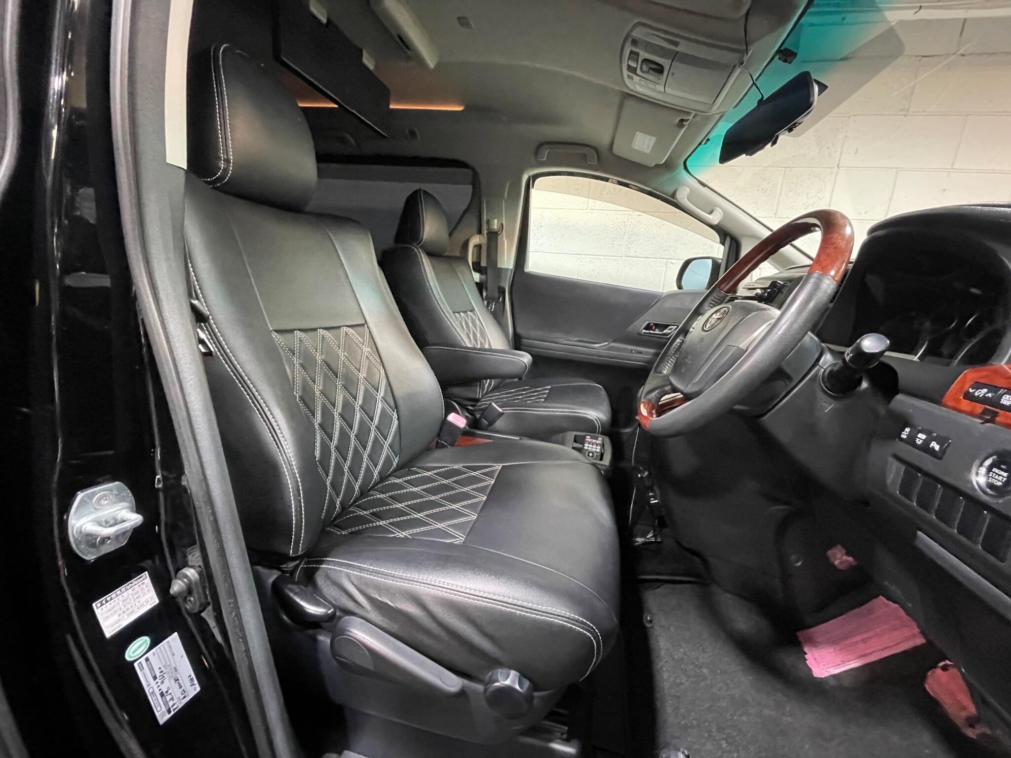 Toyota Vellfire - Image 8