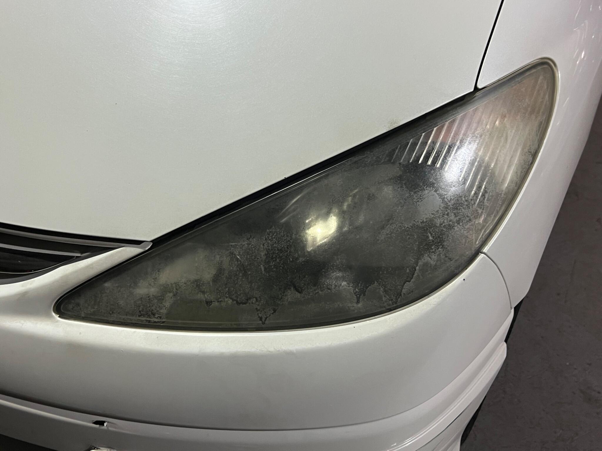 Toyota Estima - Image 30