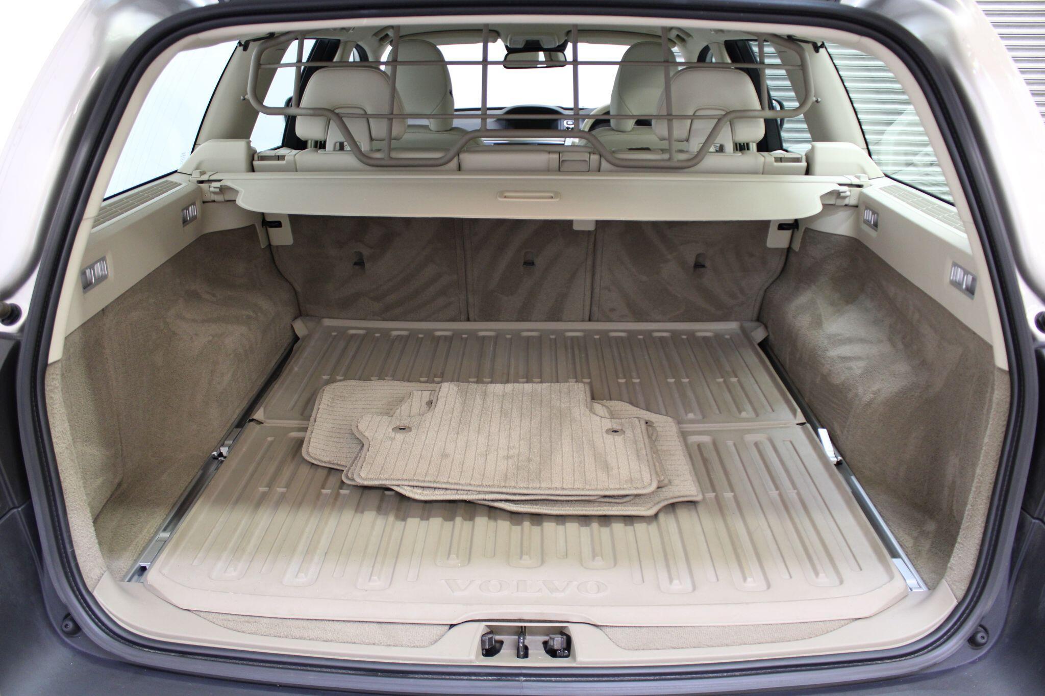 Volvo XC70 - Image 14