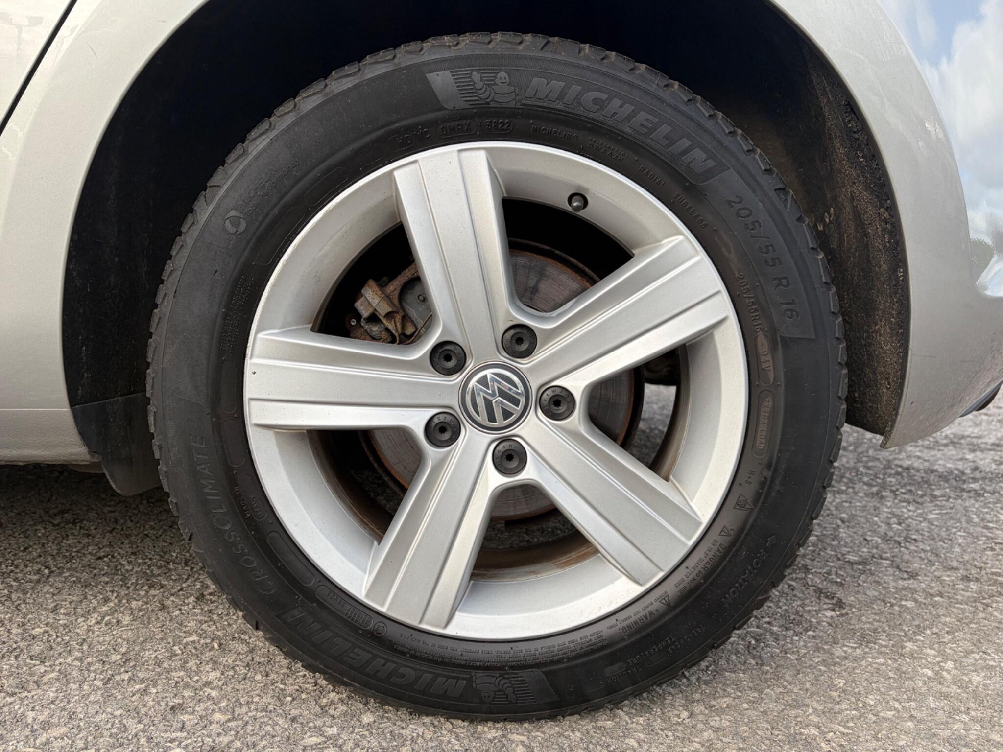 Volkswagen Golf - Image 27