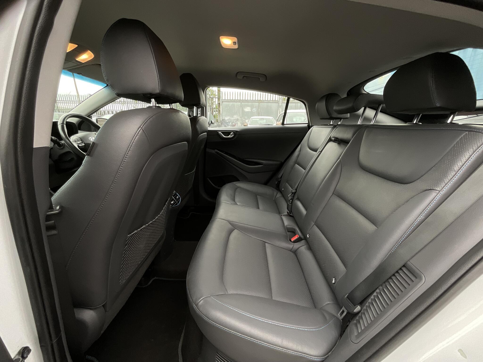 Hyundai Ioniq - Image 12