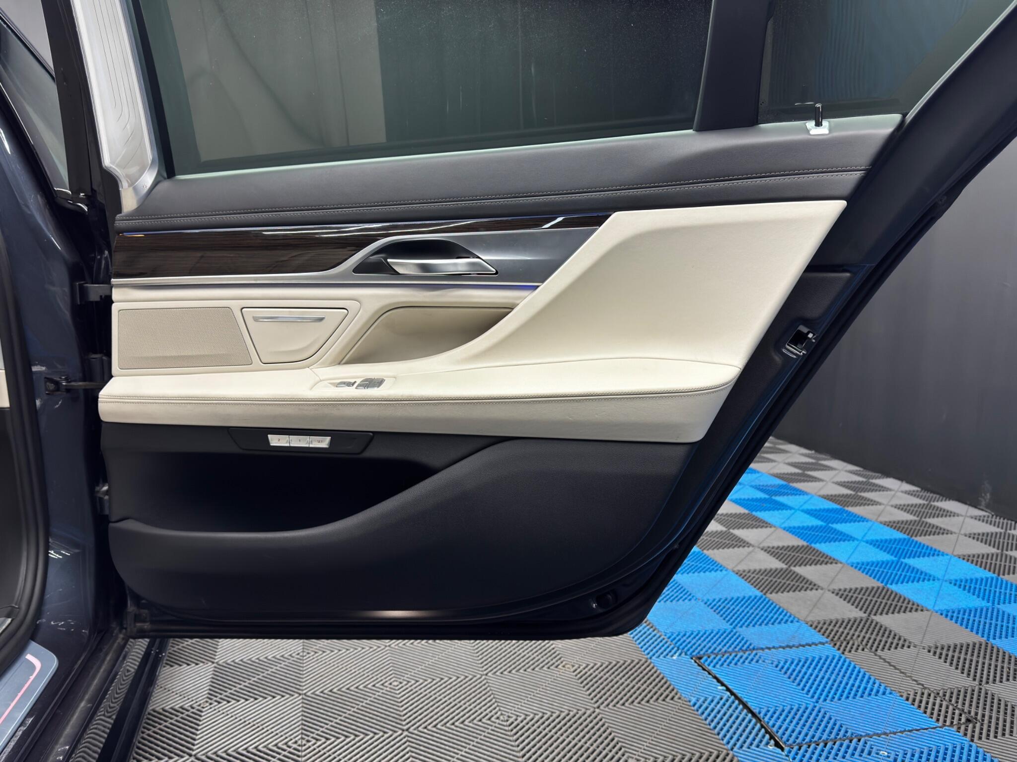 BMW 7 Series - Image 57