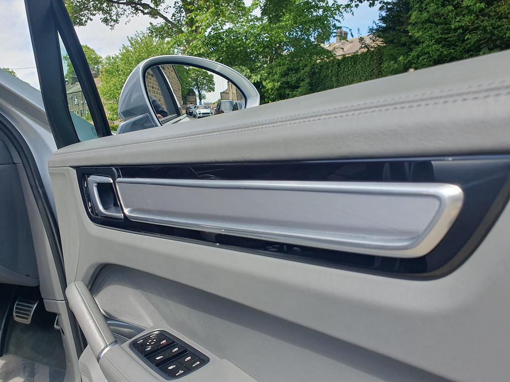 Porsche Cayenne - Image 41