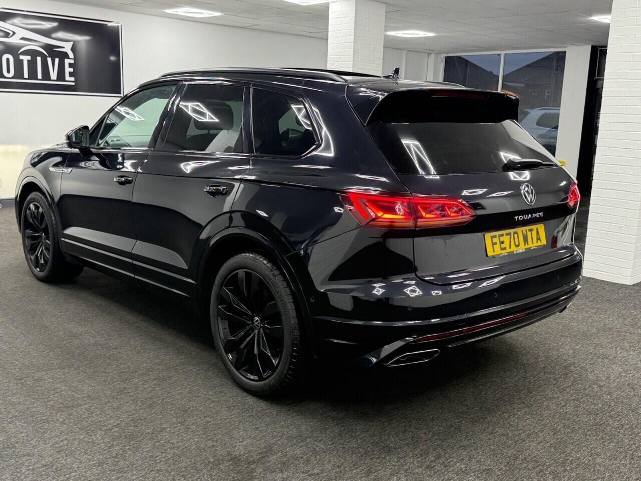 Volkswagen Touareg - Image 8