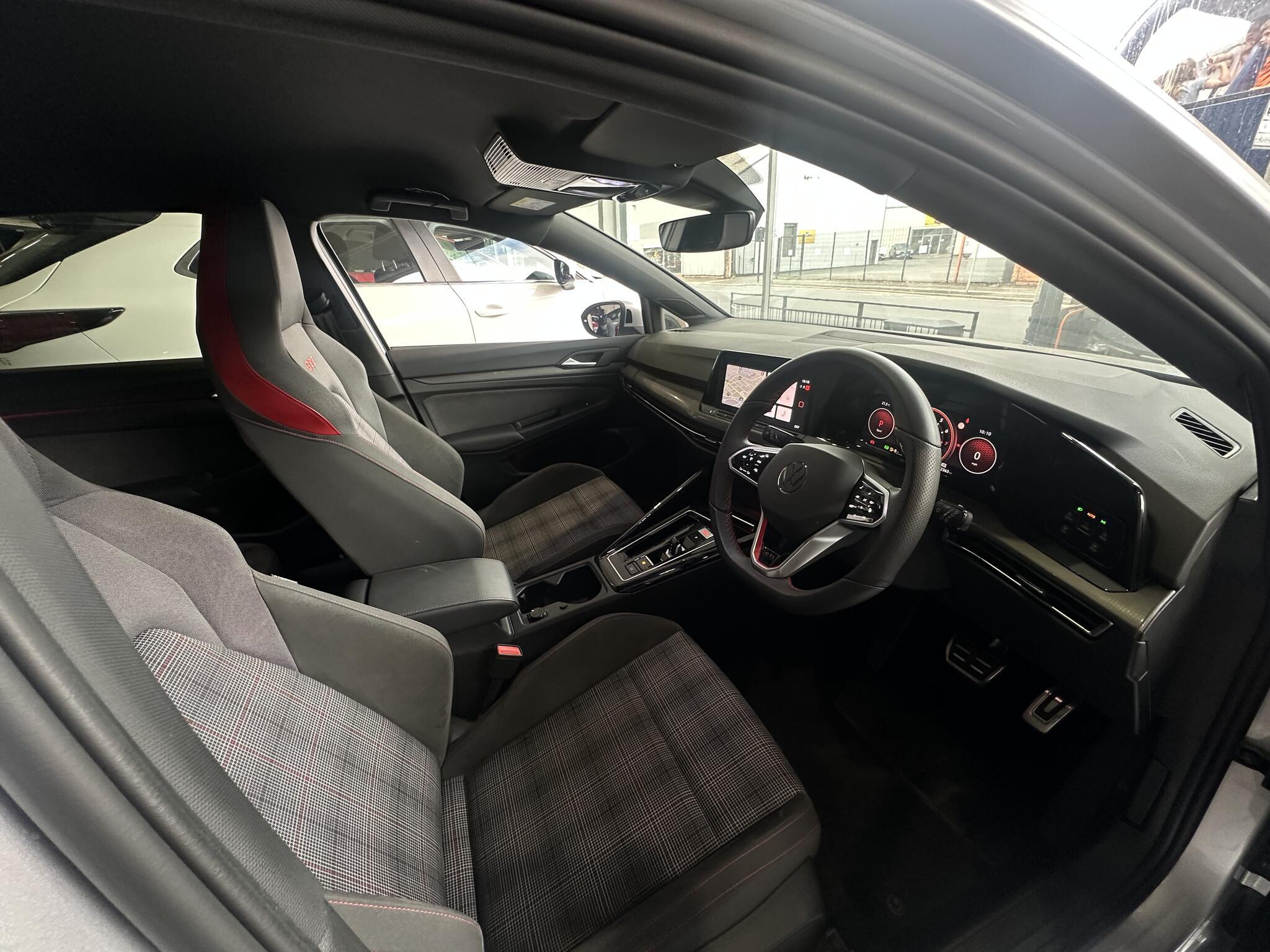 Volkswagen Golf - Image 18