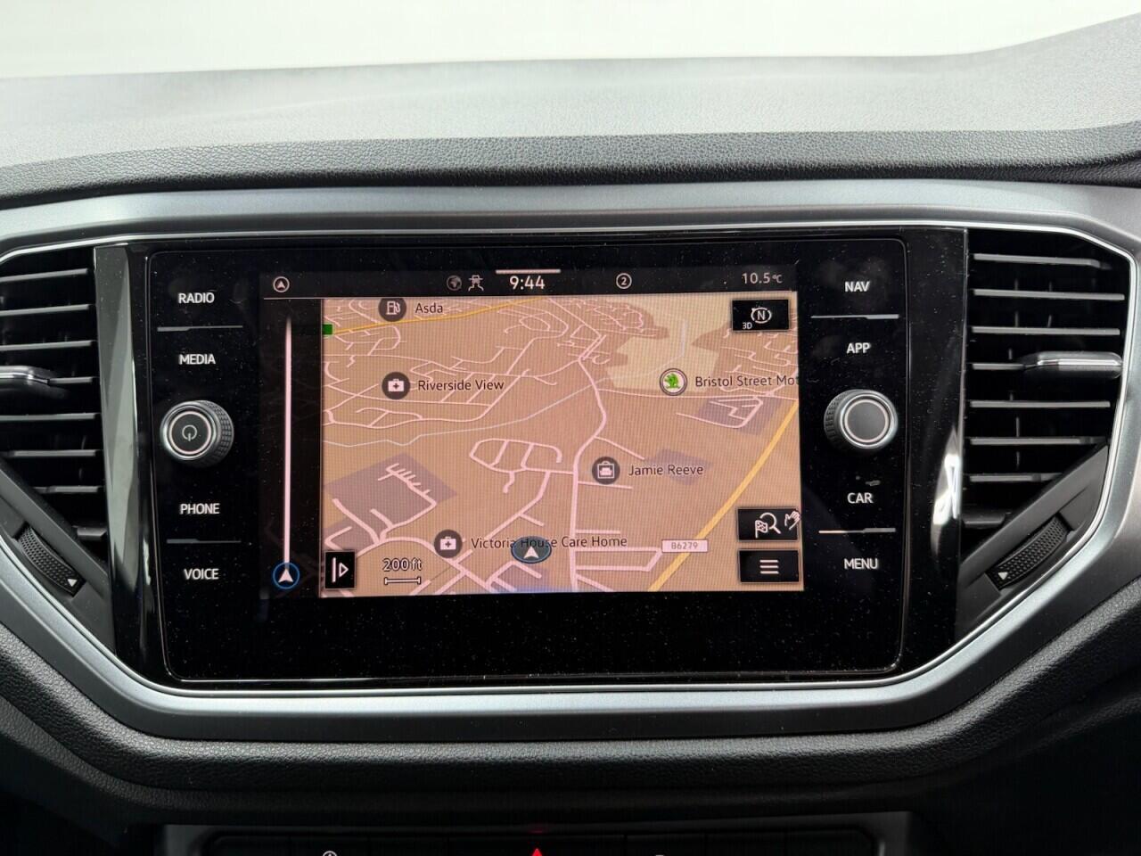 Volkswagen T-Roc - Image 35