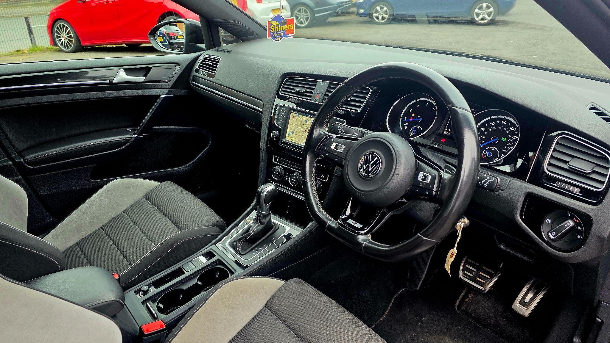 Volkswagen Golf - Image 12