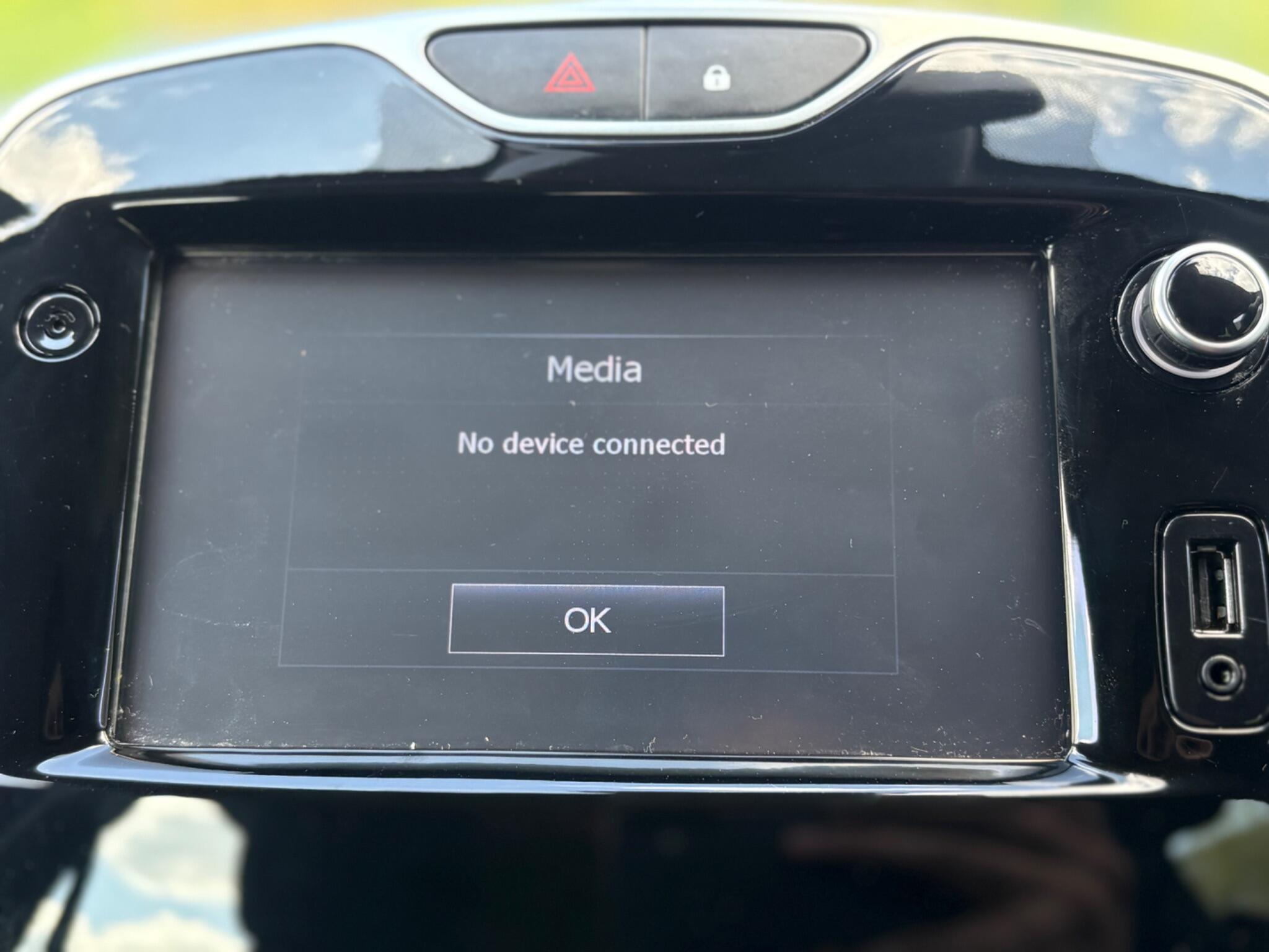 Renault Clio - Image 35