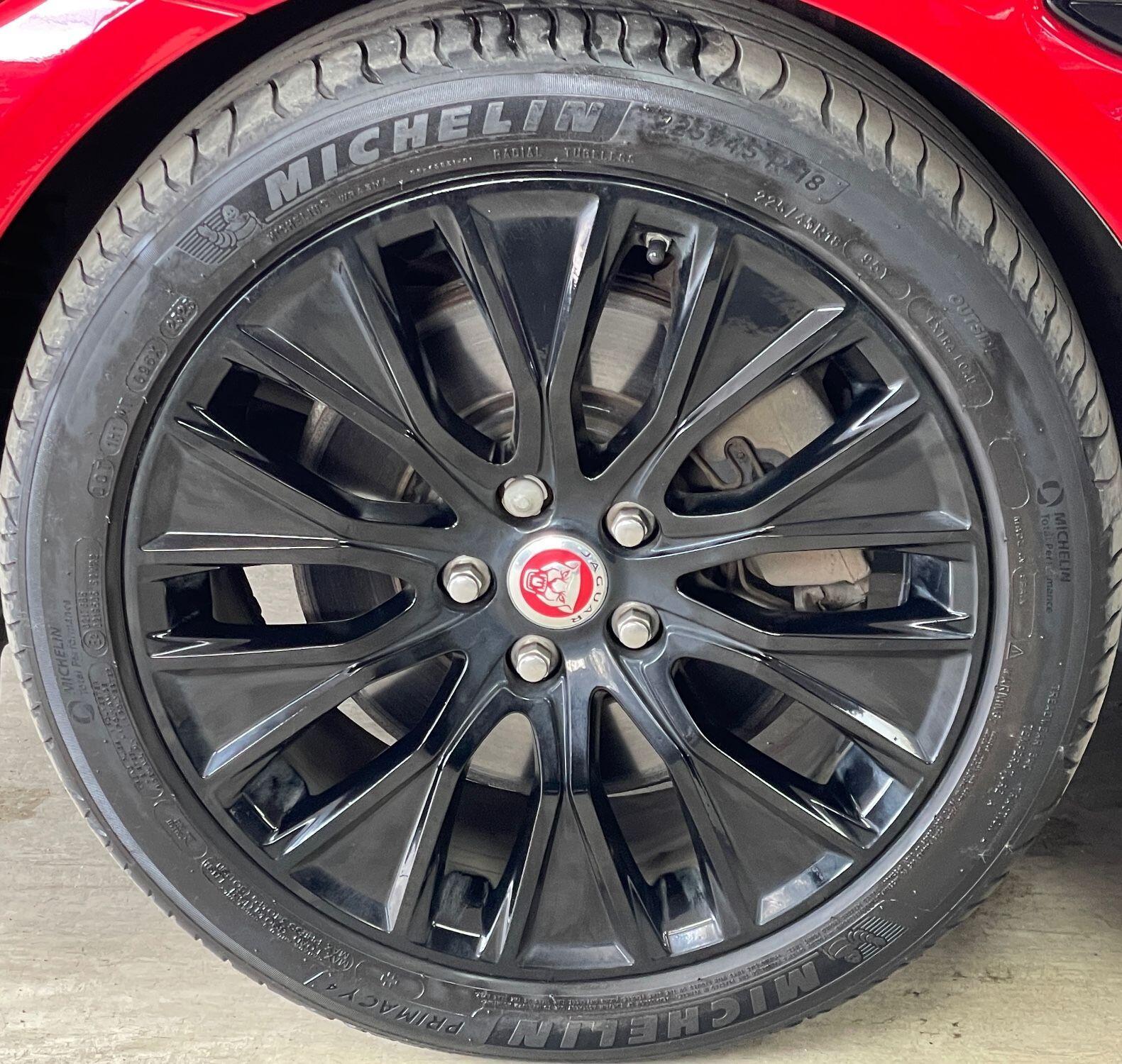 Jaguar XE - Image 17