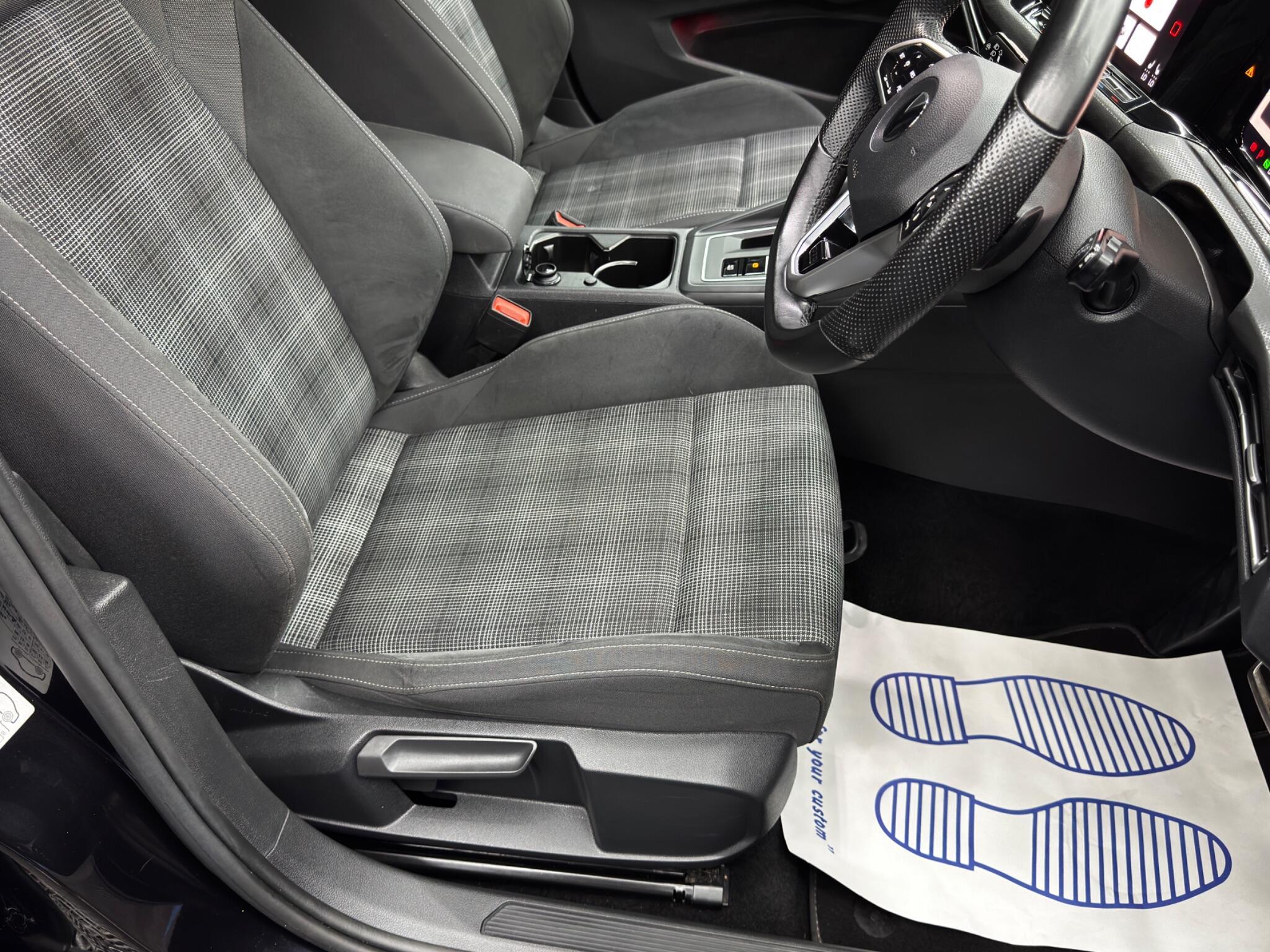 Volkswagen Golf - Image 13